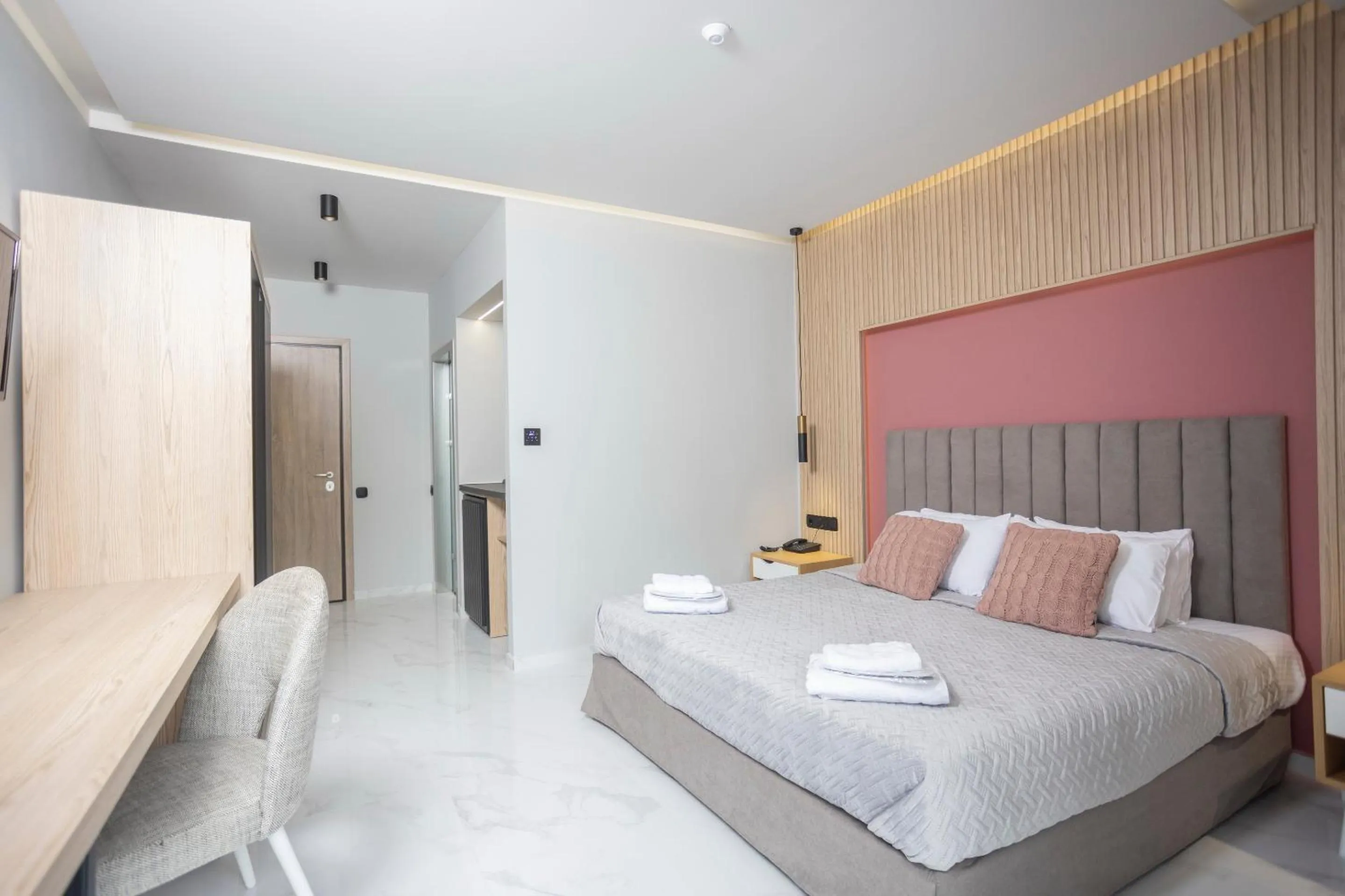 Photo of the whole room, Bed in Tropical