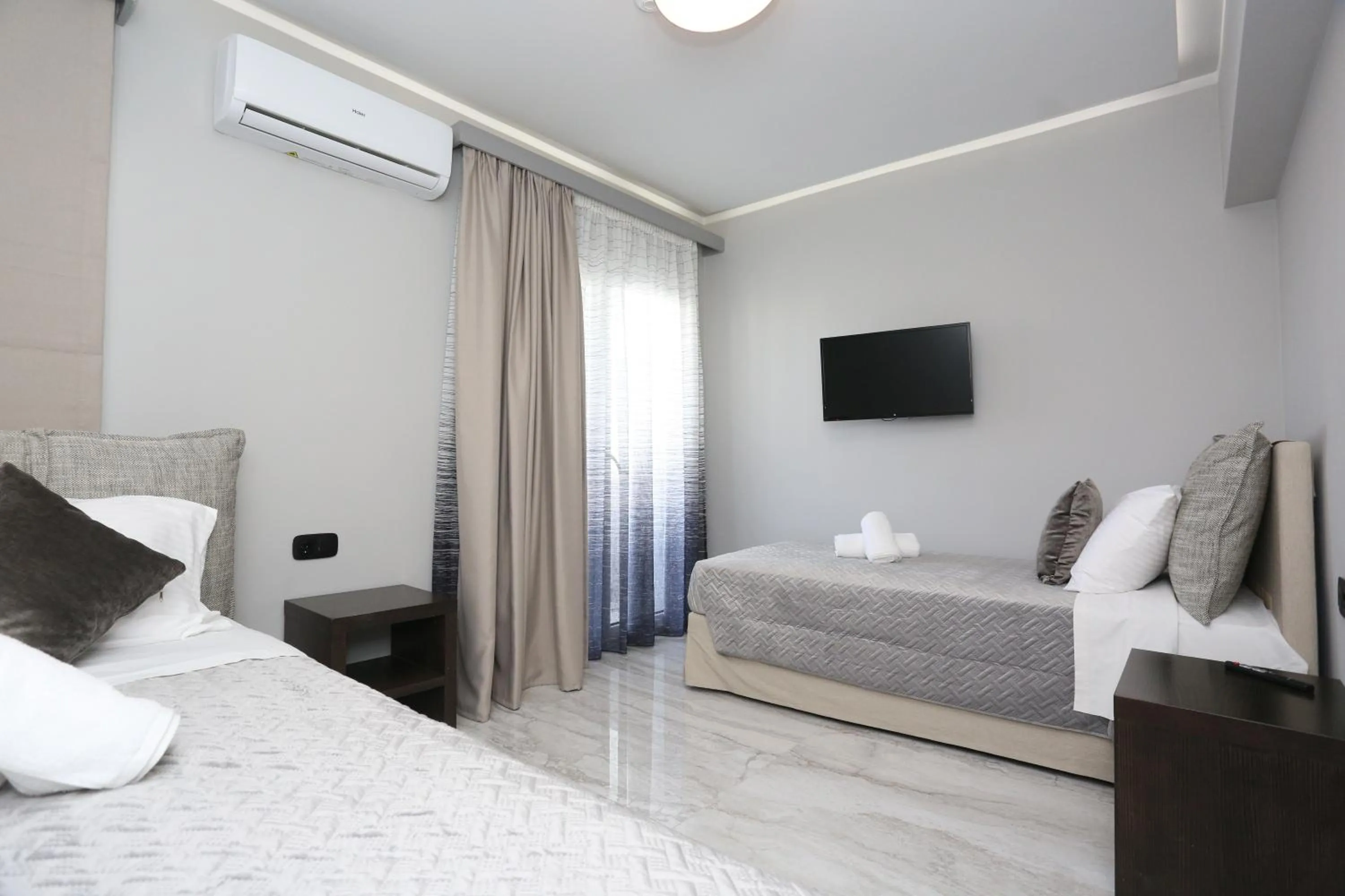 Bedroom, Bed in Tropical