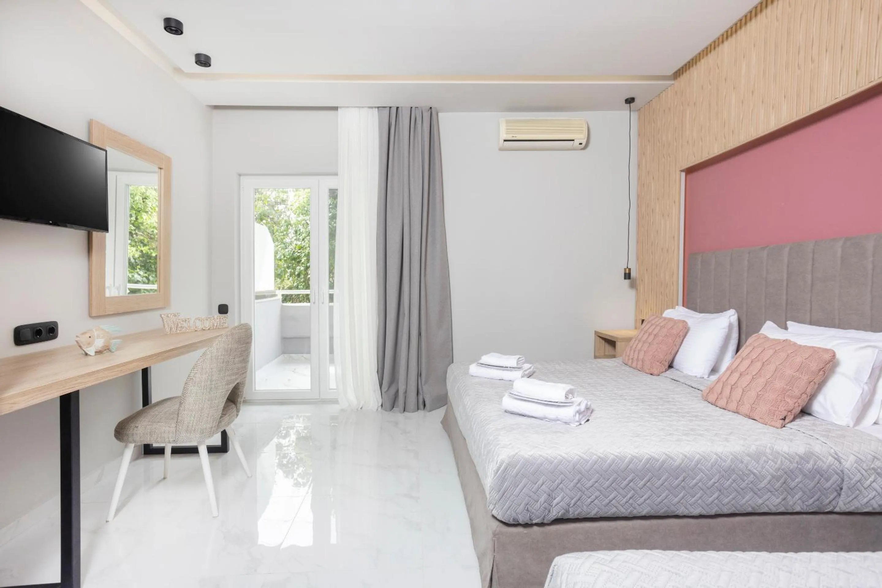 Bedroom, Bed in Tropical