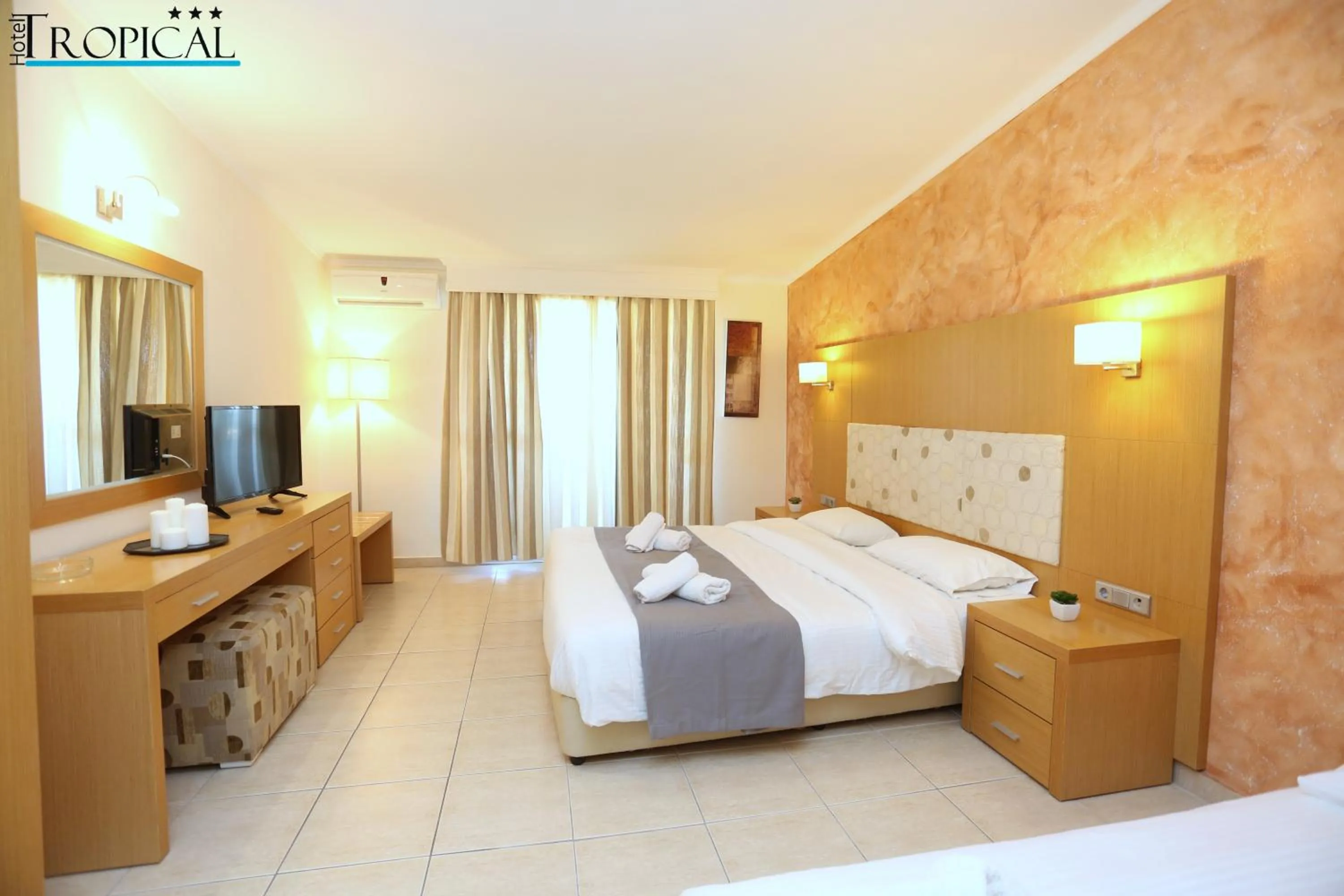 TV and multimedia, Bed in Tropical