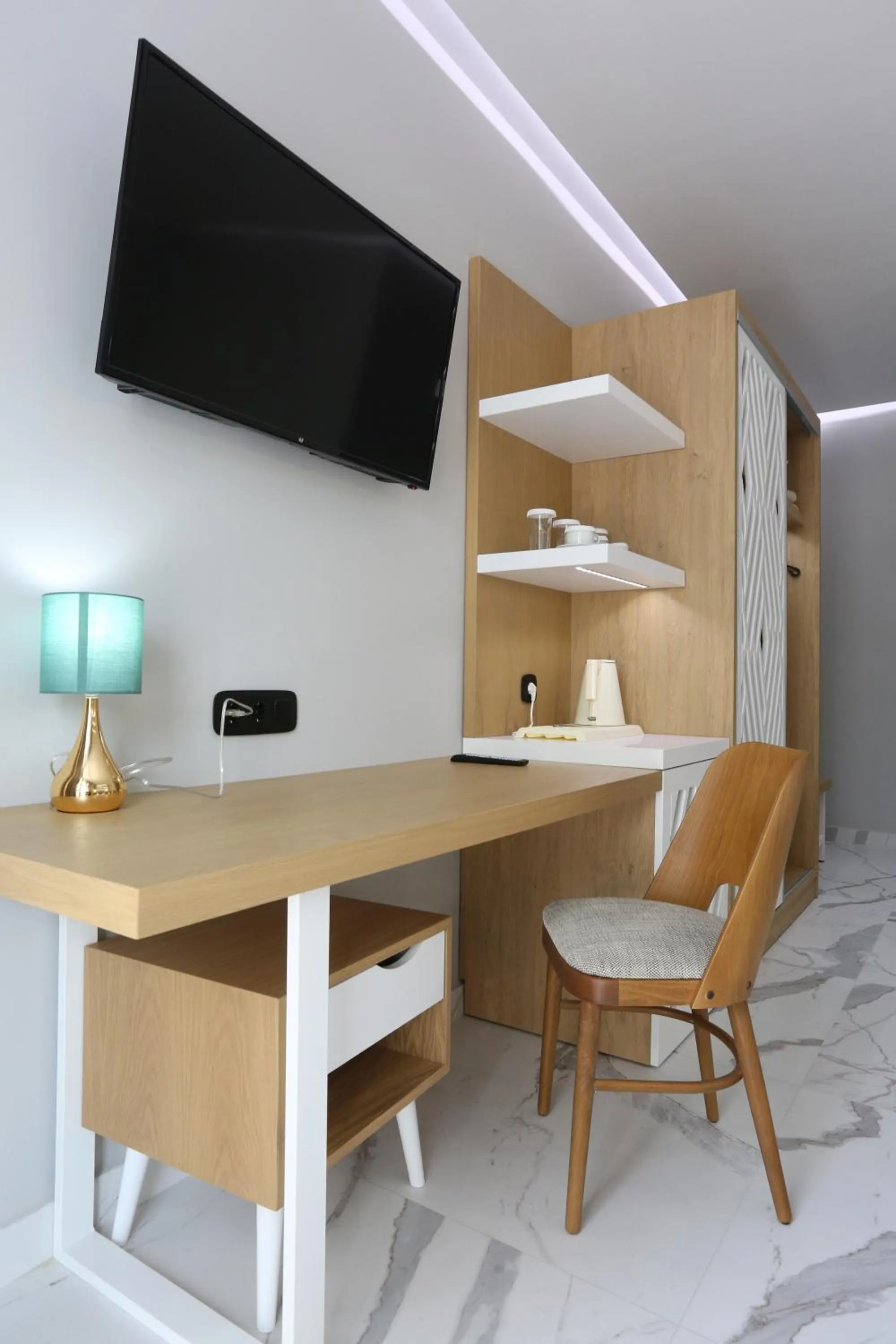 TV and multimedia in Tropical