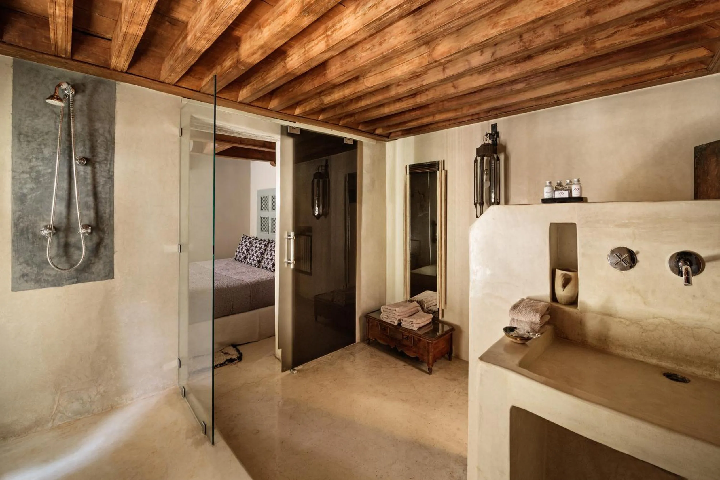 Shower in 72 Hotel & Spa