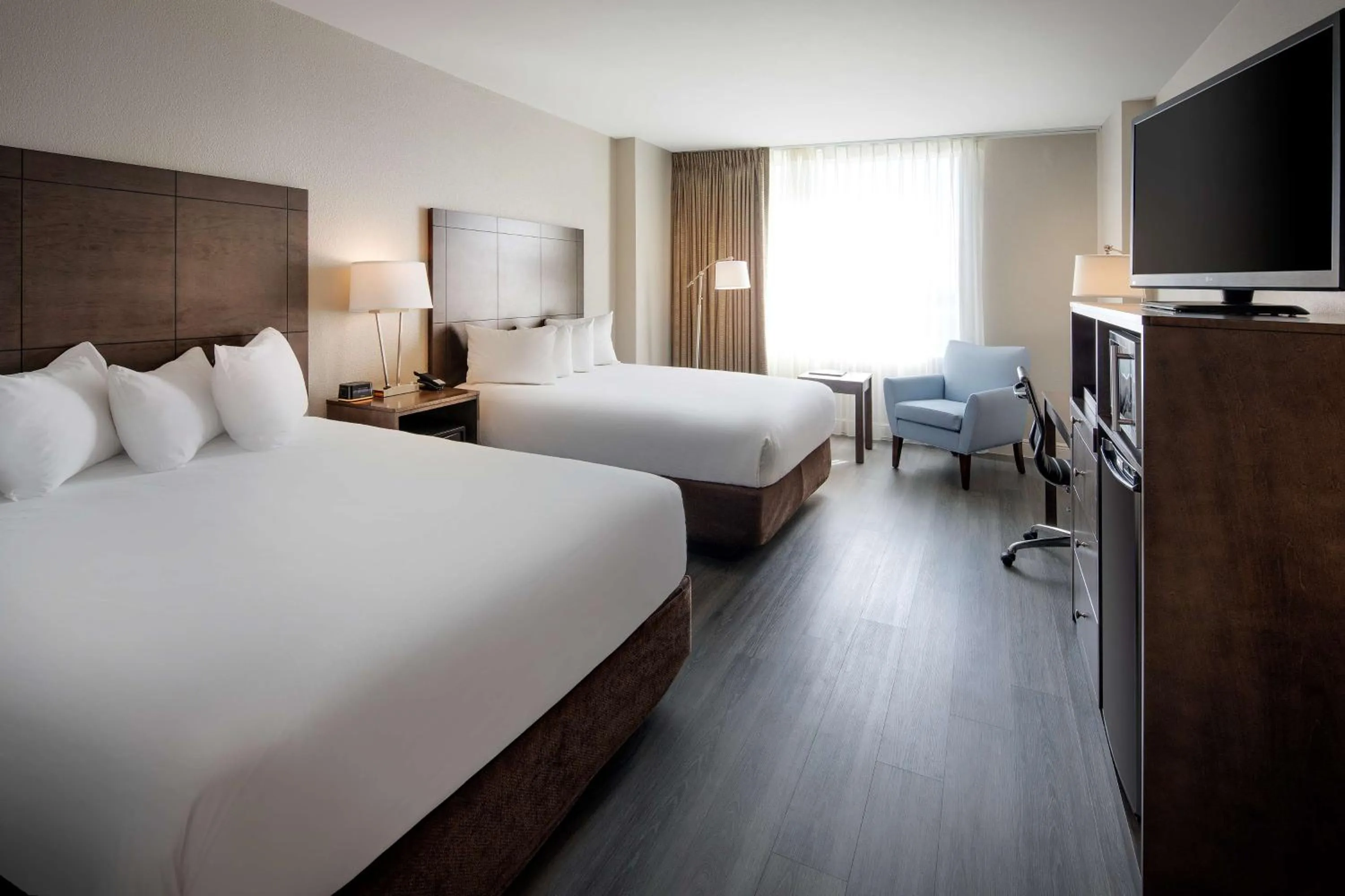 Photo of the whole room, Bed in The Florida Hotel & Conference Center in the Florida Mall