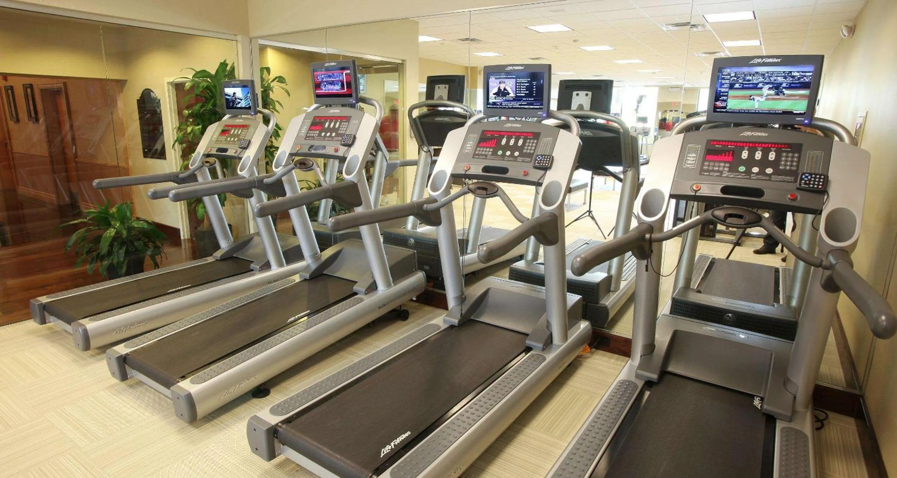Fitness centre/facilities in The Florida Hotel & Conference Center in the Florida Mall