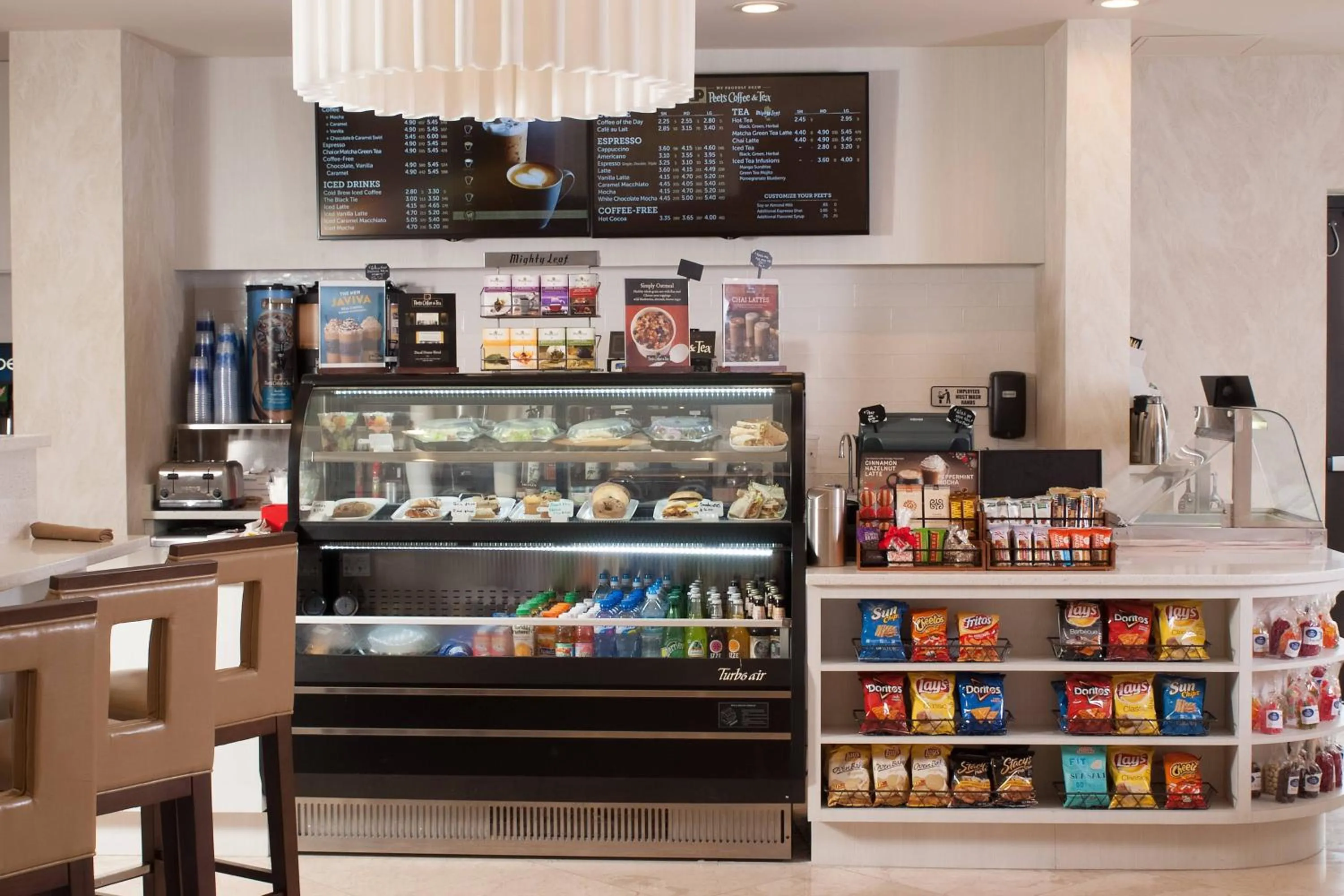 Lounge or bar in Delta Hotels by Marriott Orlando Lake Buena Vista