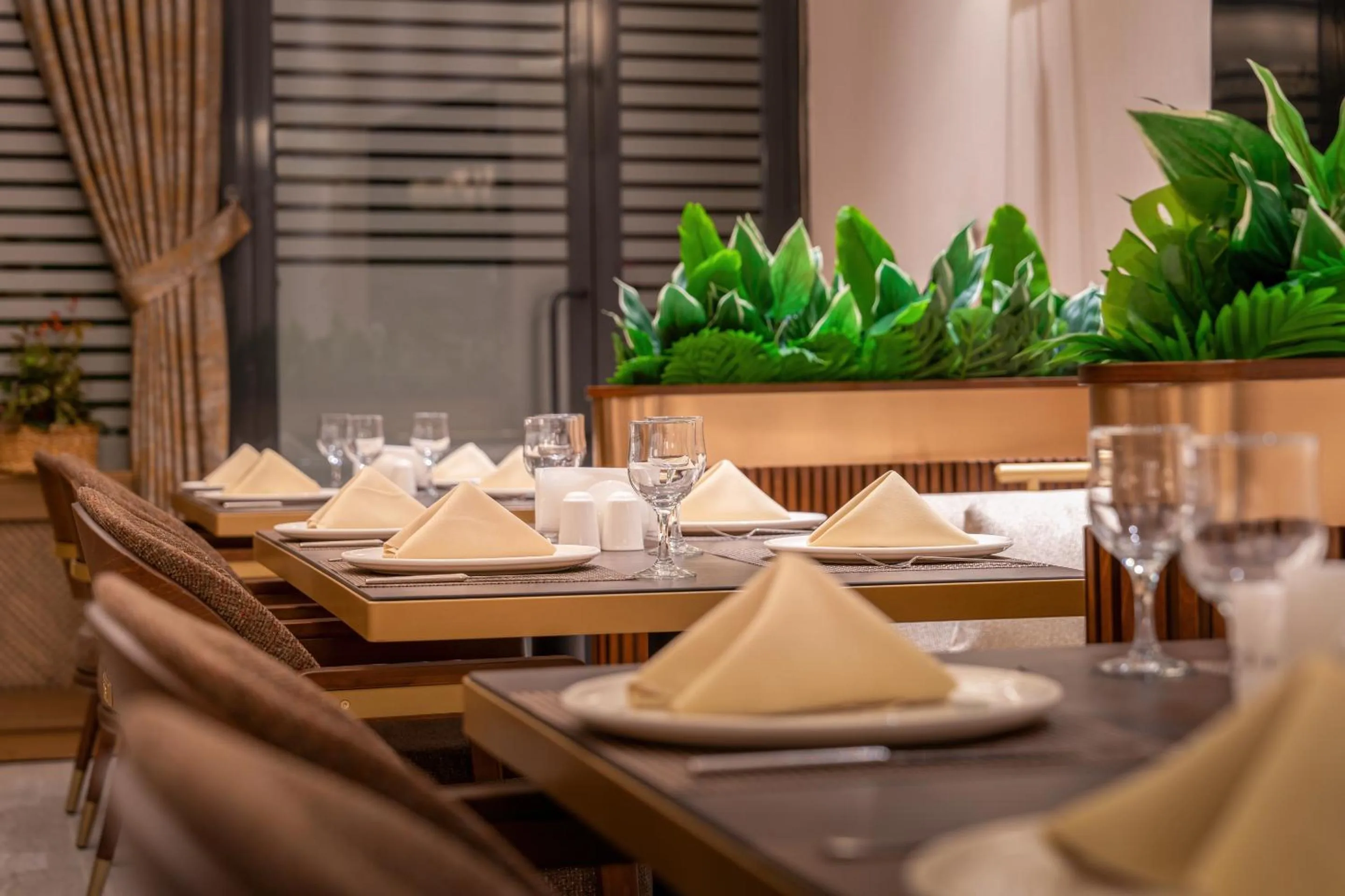 Restaurant/places to eat in Best Western Premier Hidden Hills Hotel