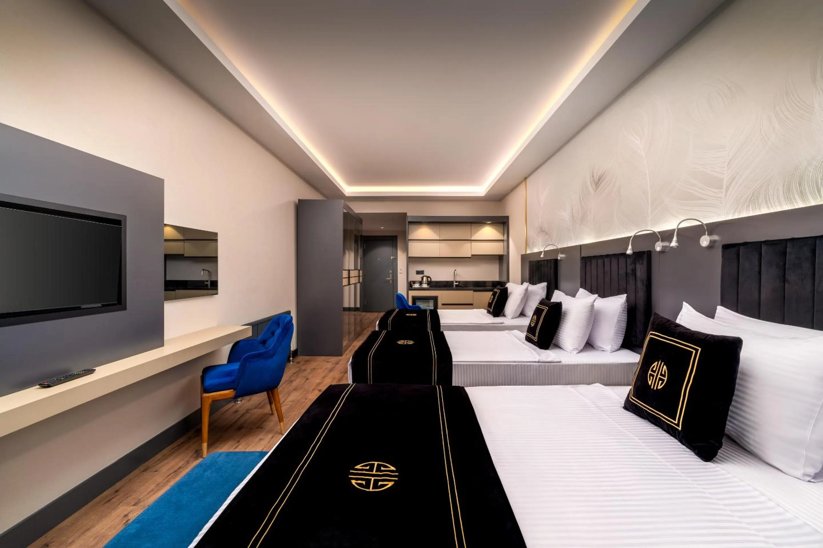 Photo of the whole room, Bed in Best Western Premier Hidden Hills Hotel