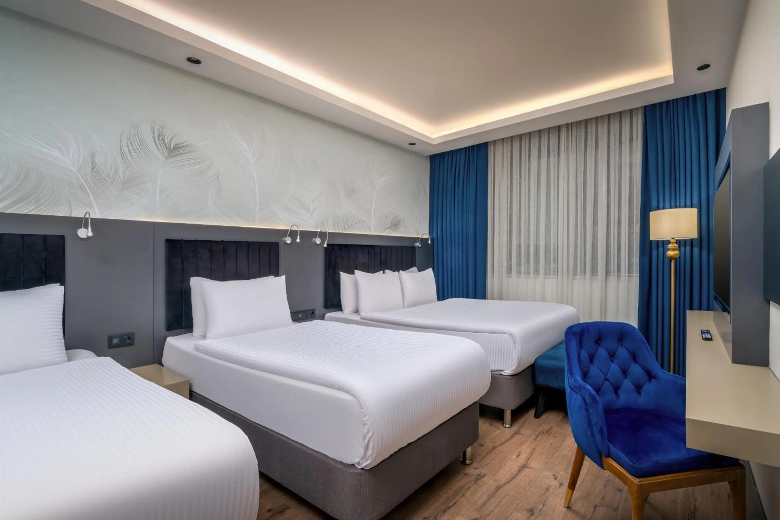 Bed in Best Western Premier Hidden Hills Hotel