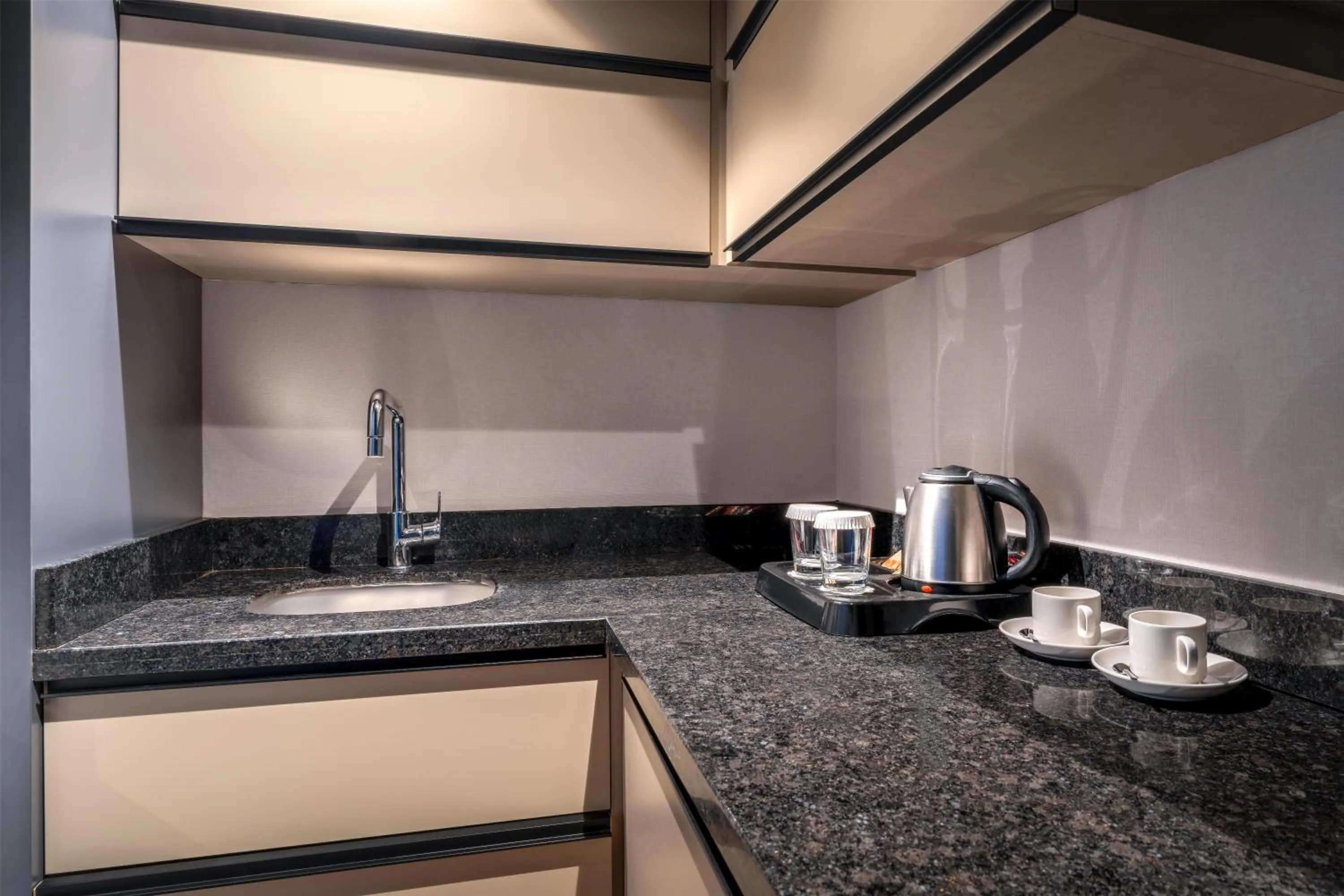 Kitchen or kitchenette in Best Western Premier Hidden Hills Hotel