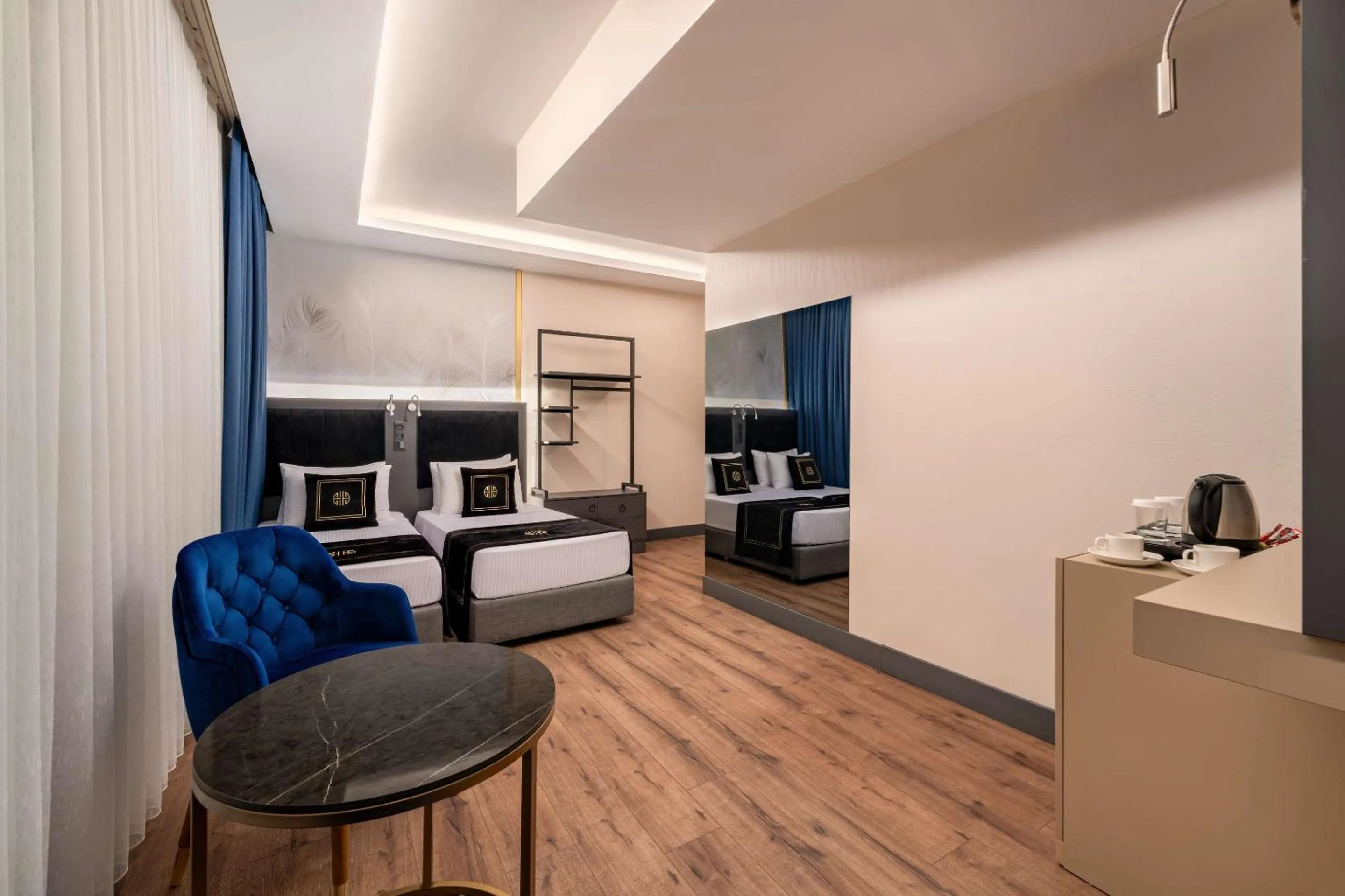 Photo of the whole room, Bed in Best Western Premier Hidden Hills Hotel