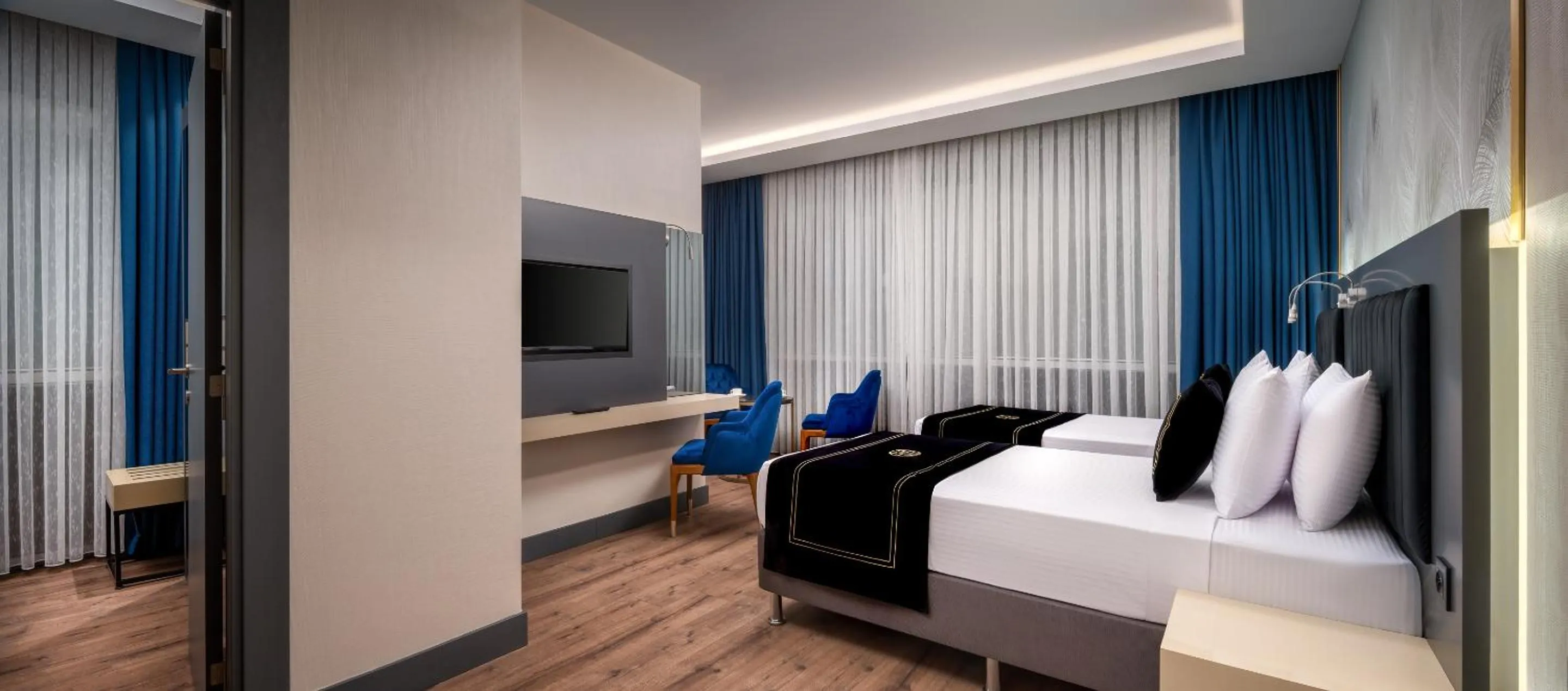 Photo of the whole room, Bed in Best Western Premier Hidden Hills Hotel