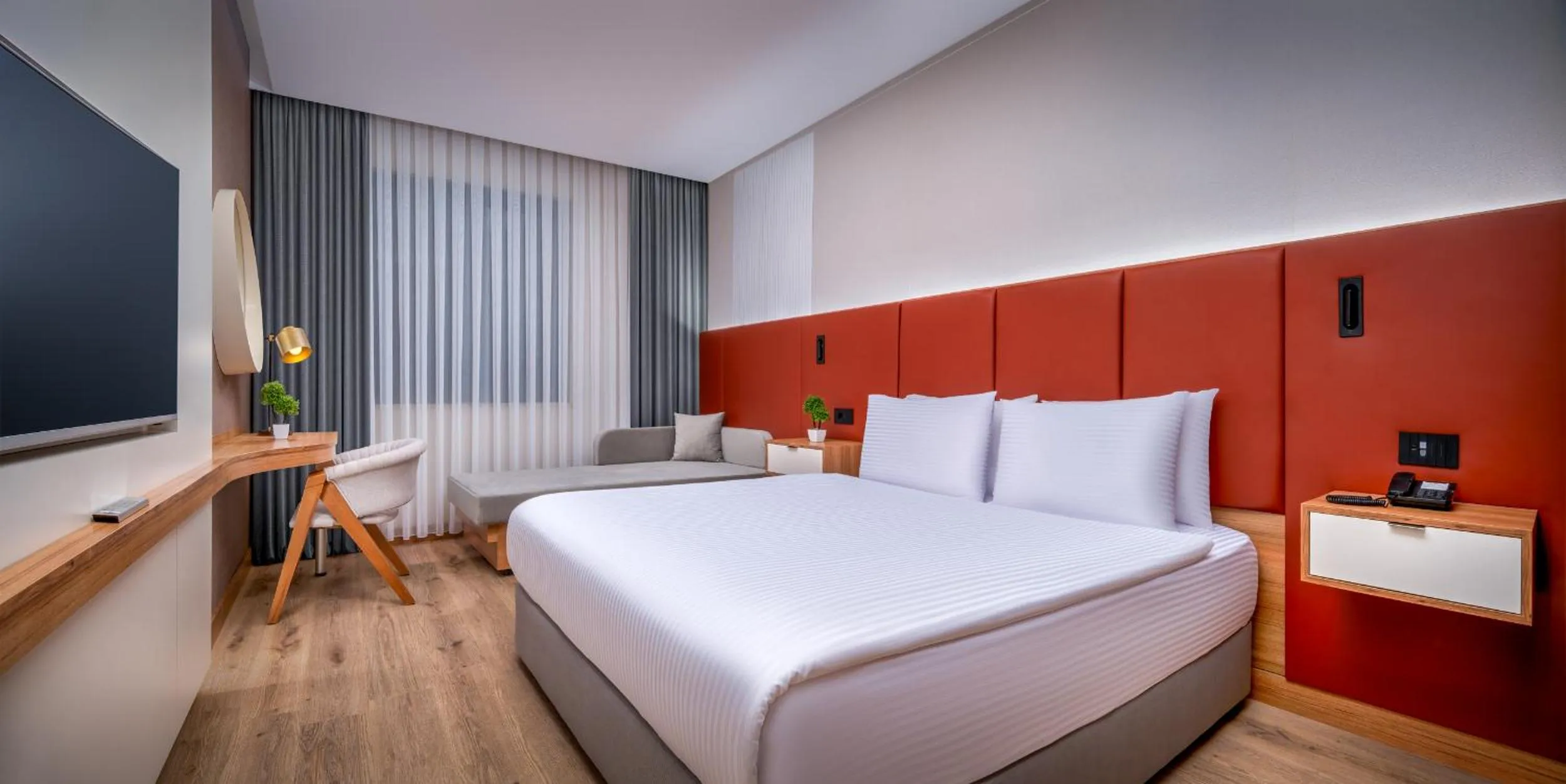 Photo of the whole room, Bed in Best Western Premier Hidden Hills Hotel