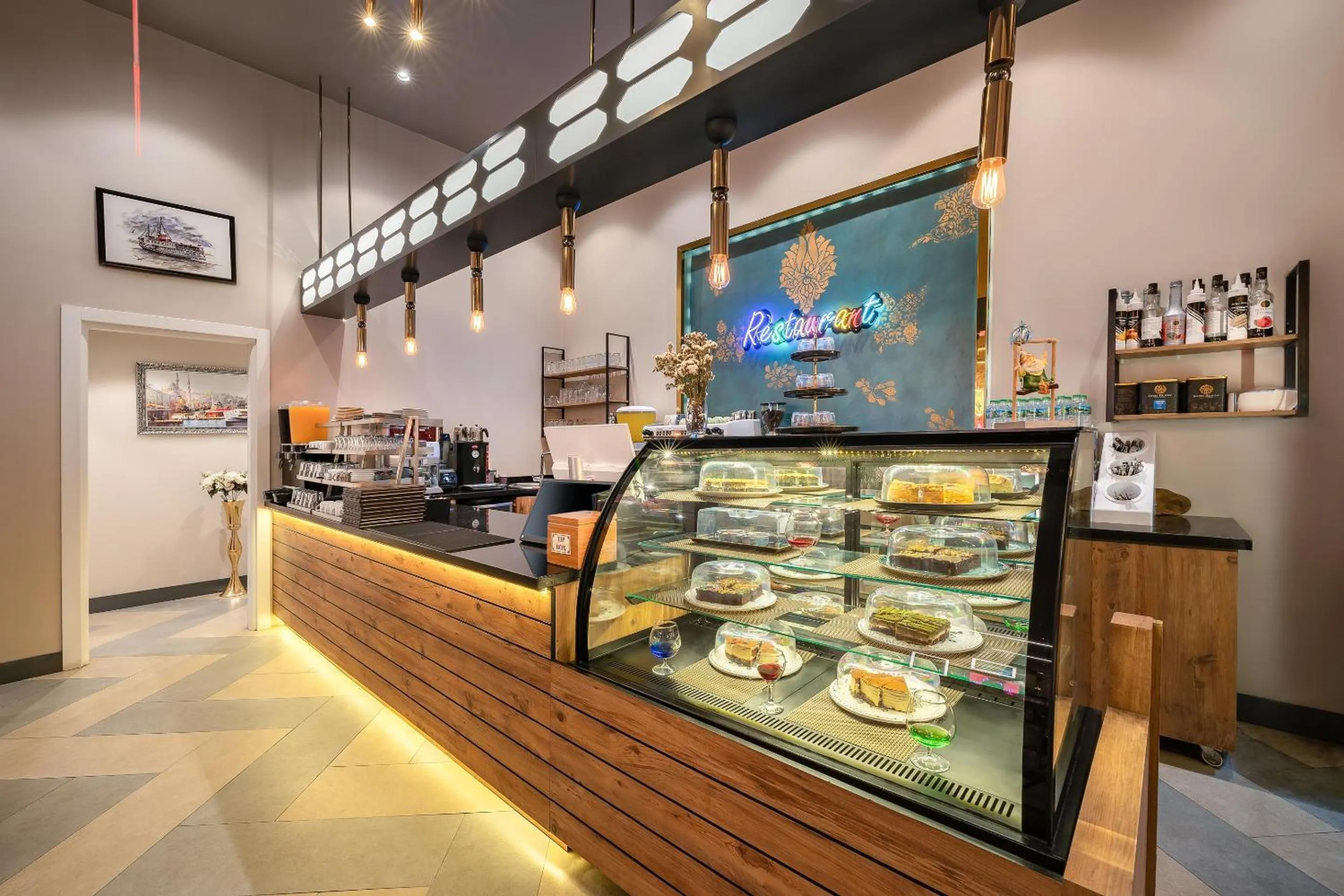 Restaurant/places to eat in Best Western Premier Hidden Hills Hotel