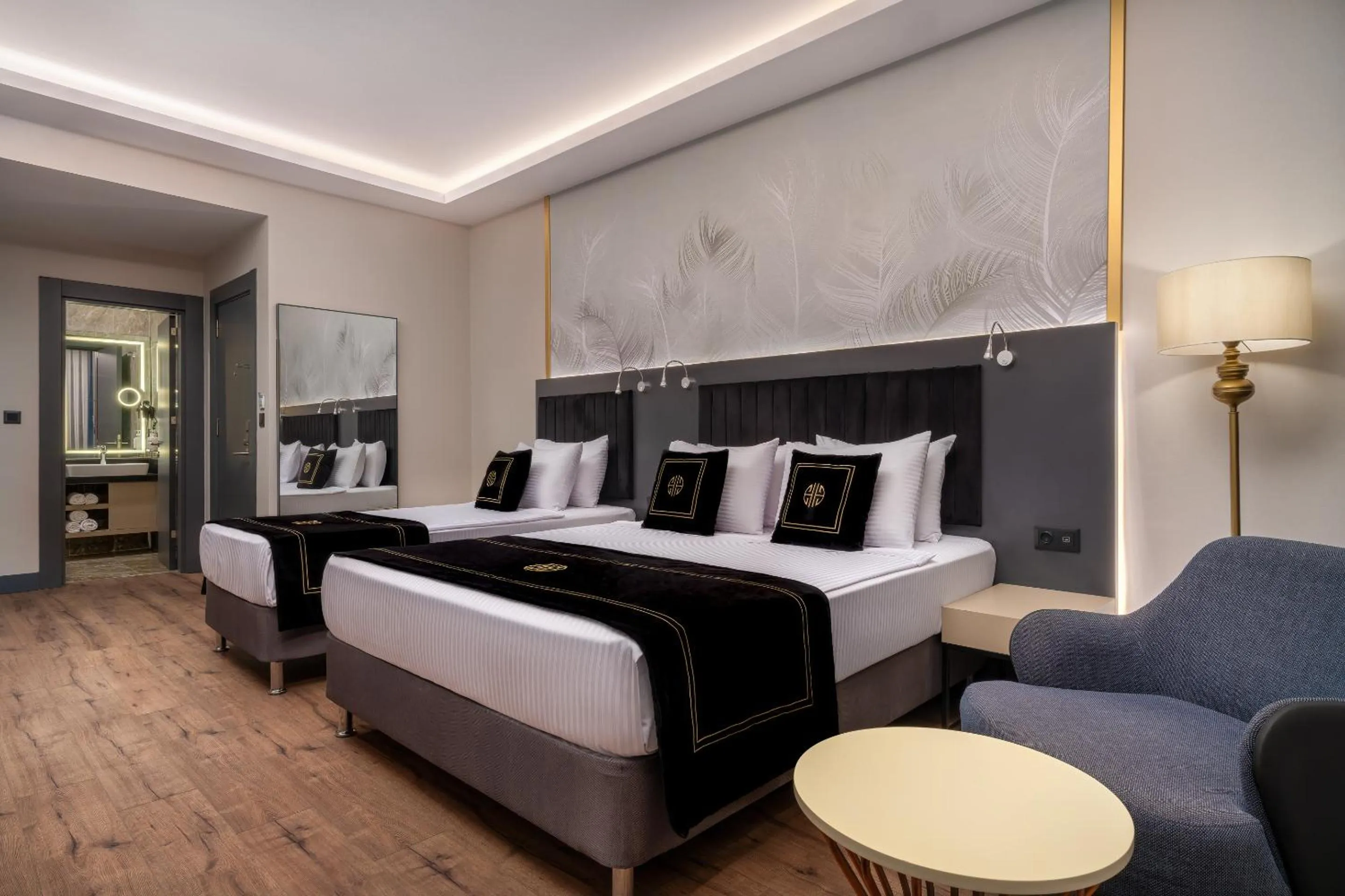 Bed in Best Western Premier Hidden Hills Hotel