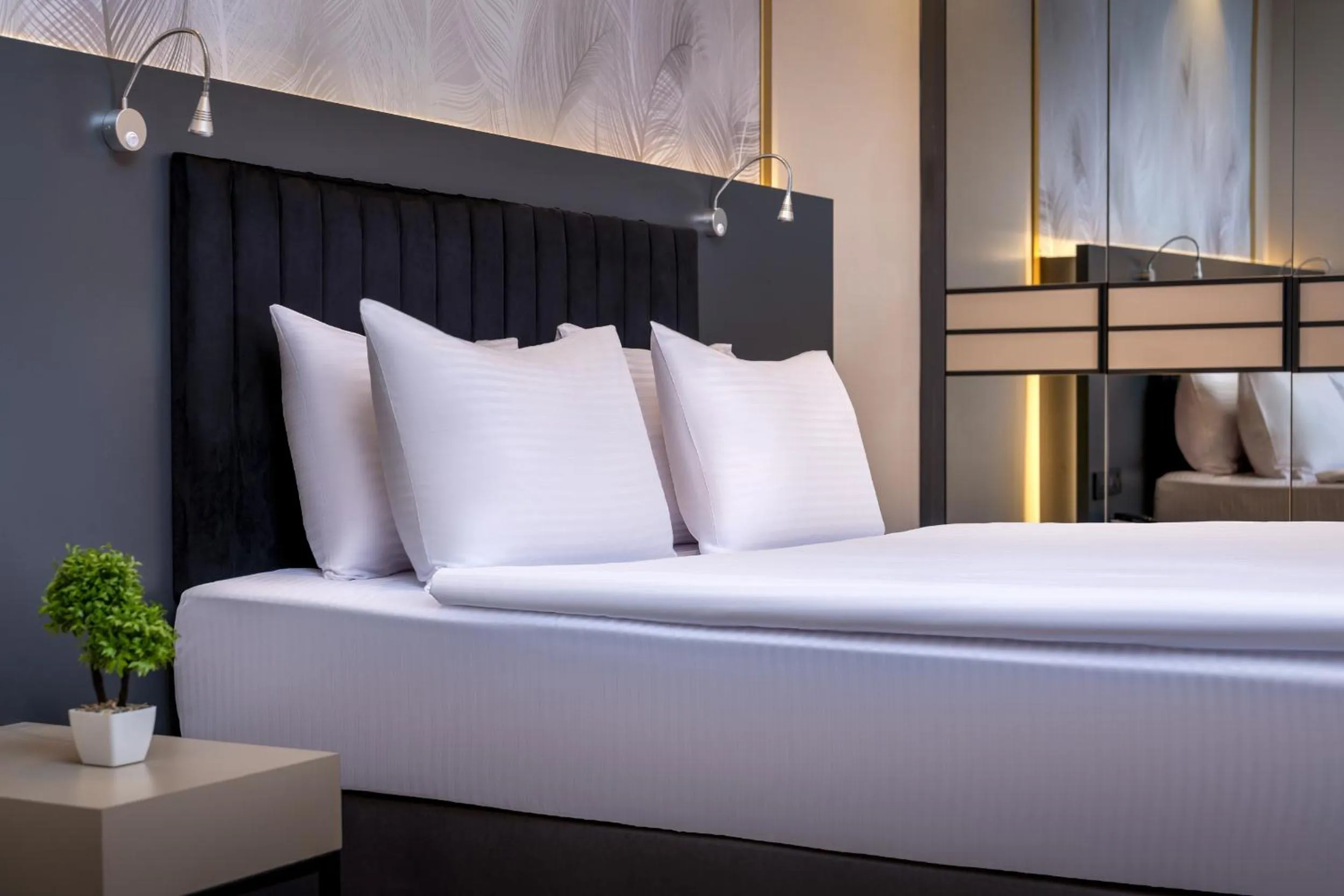 Bed in Best Western Premier Hidden Hills Hotel