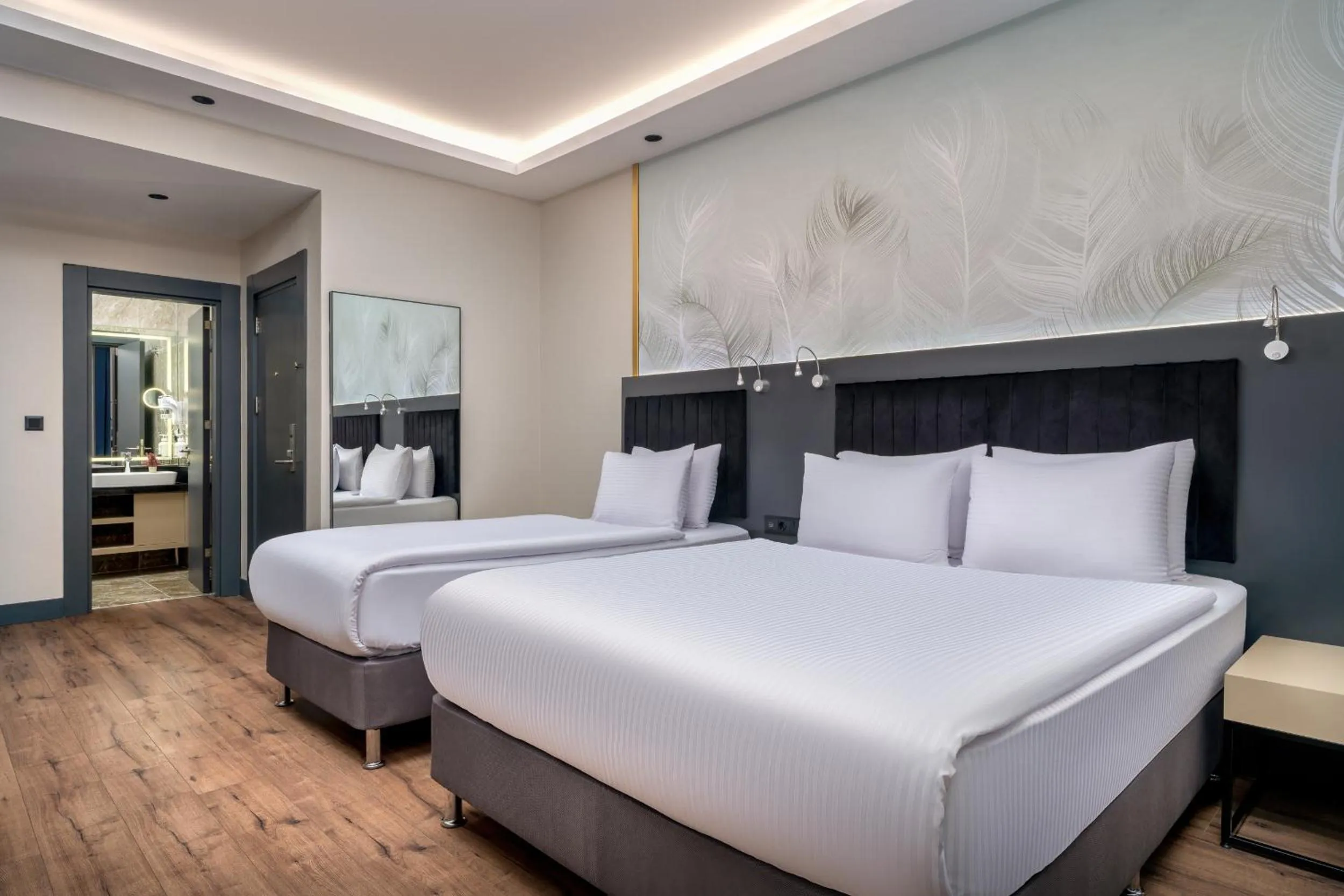 Photo of the whole room, Bed in Best Western Premier Hidden Hills Hotel