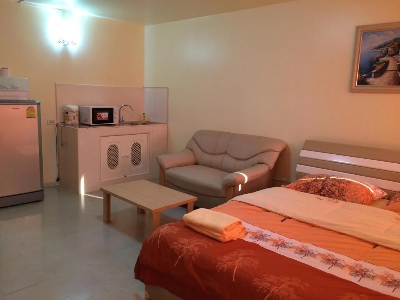 Seating area, Bed in SK Muang Thong Thani