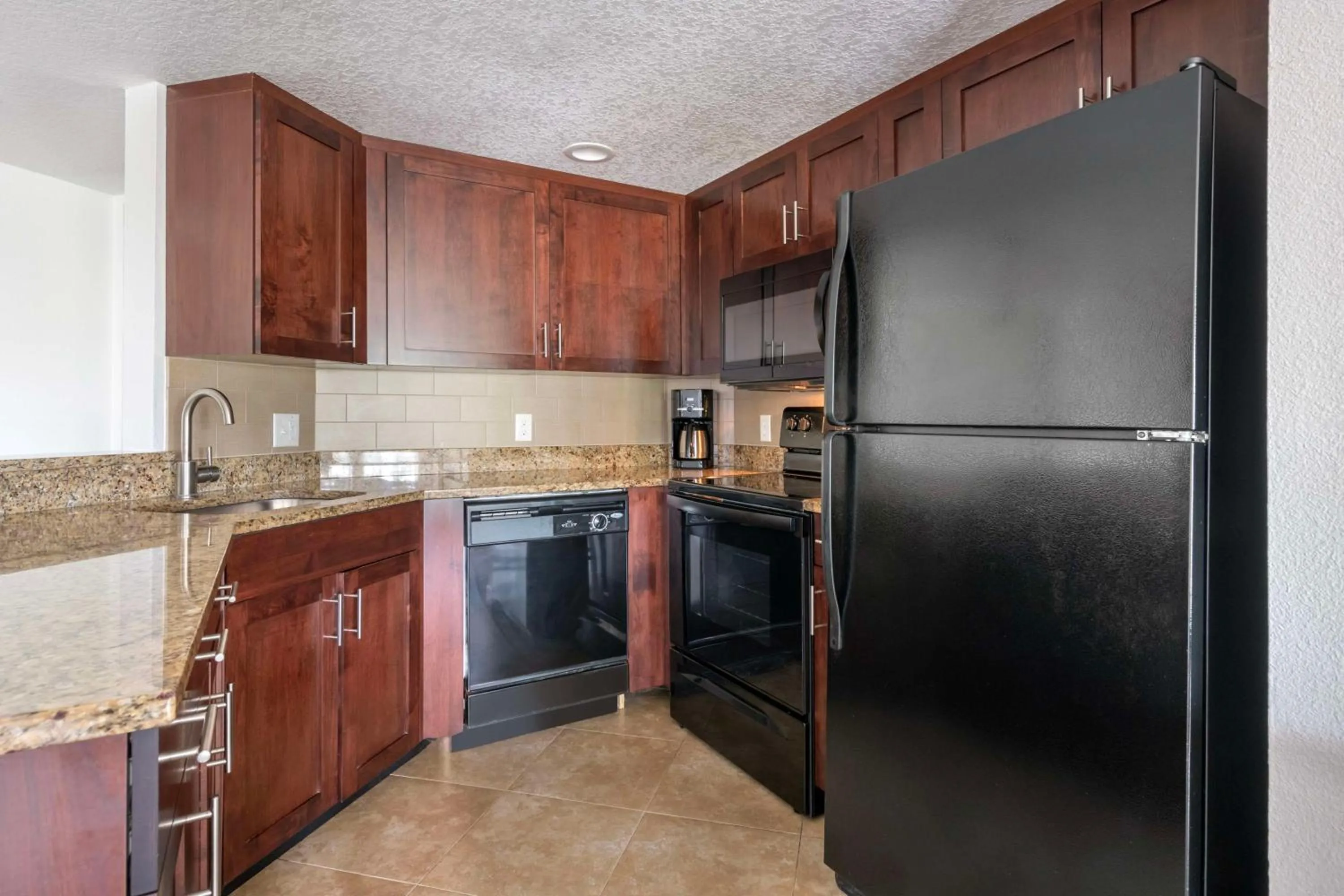 Kitchen or kitchenette in Hilton Vacation Club Aqua Sol Orlando West