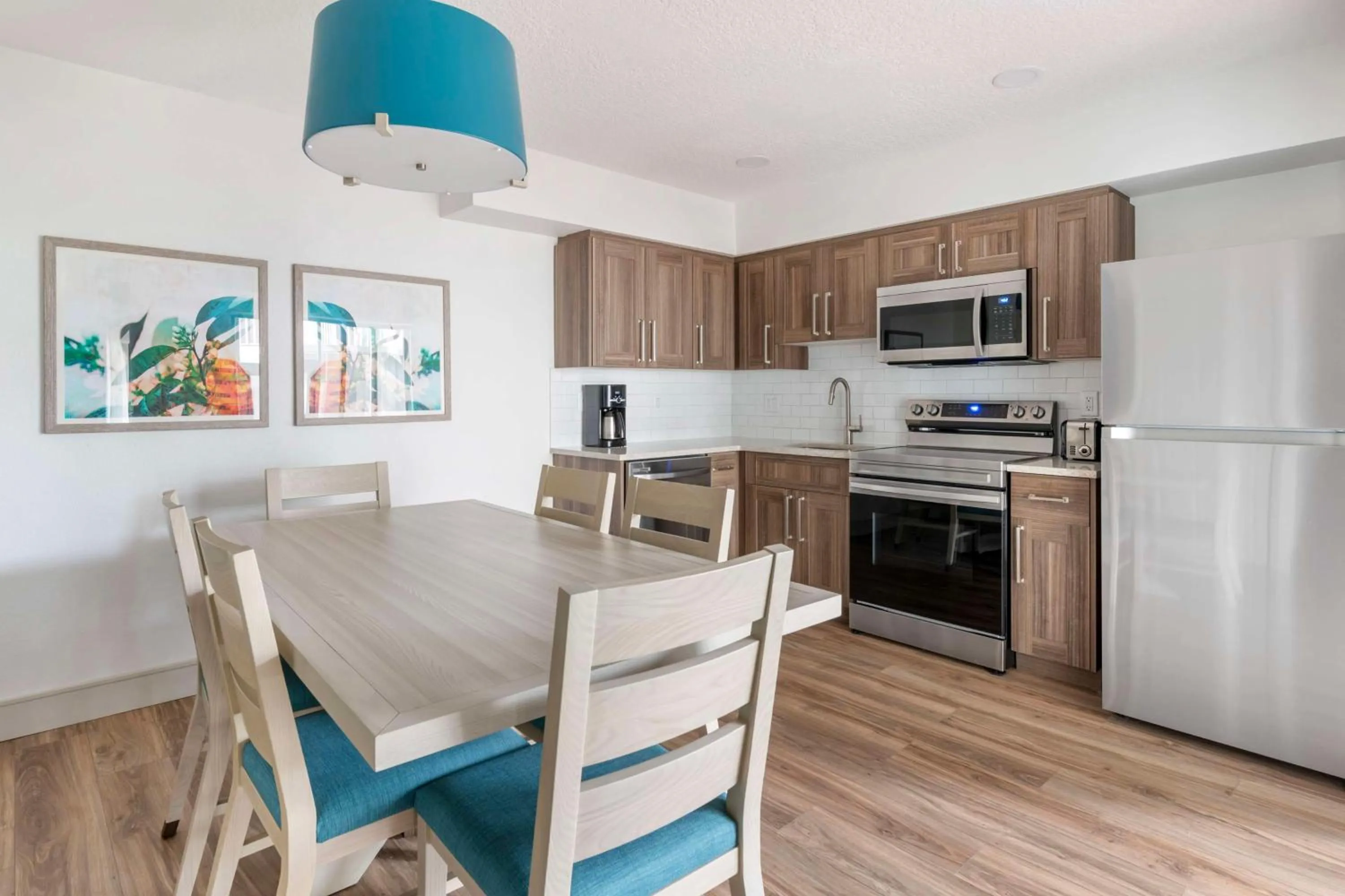 Kitchen or kitchenette in Hilton Vacation Club Aqua Sol Orlando West