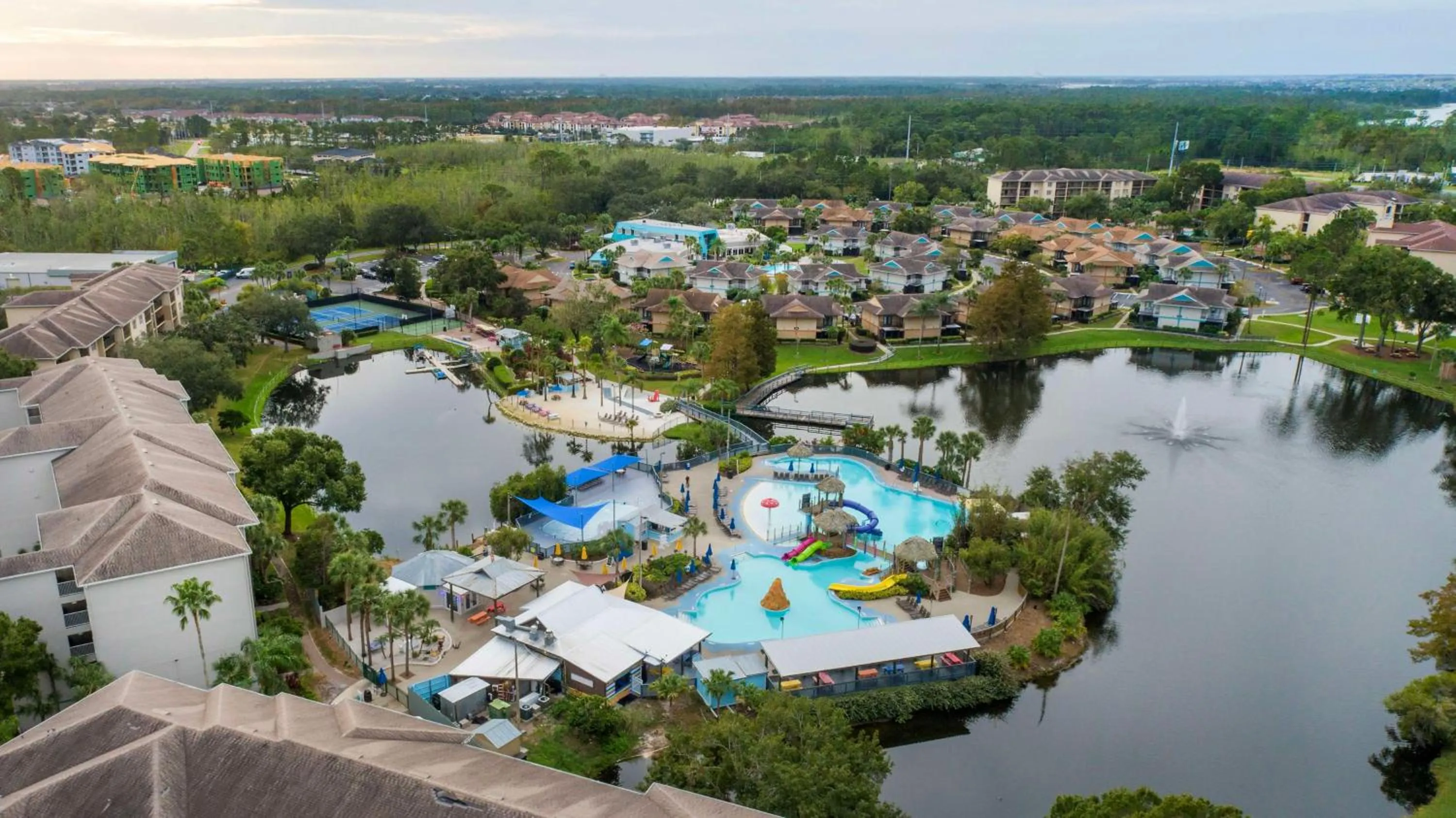 Property building in Hilton Vacation Club Aqua Sol Orlando West