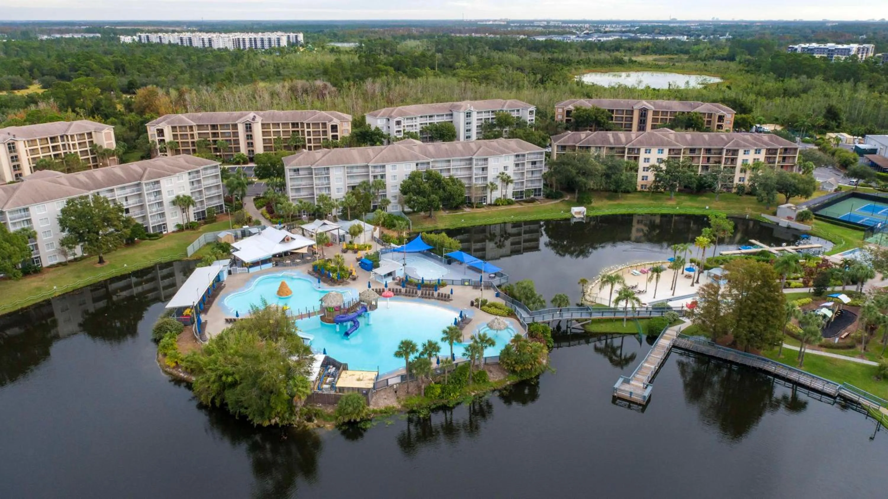 Property building in Hilton Vacation Club Aqua Sol Orlando West