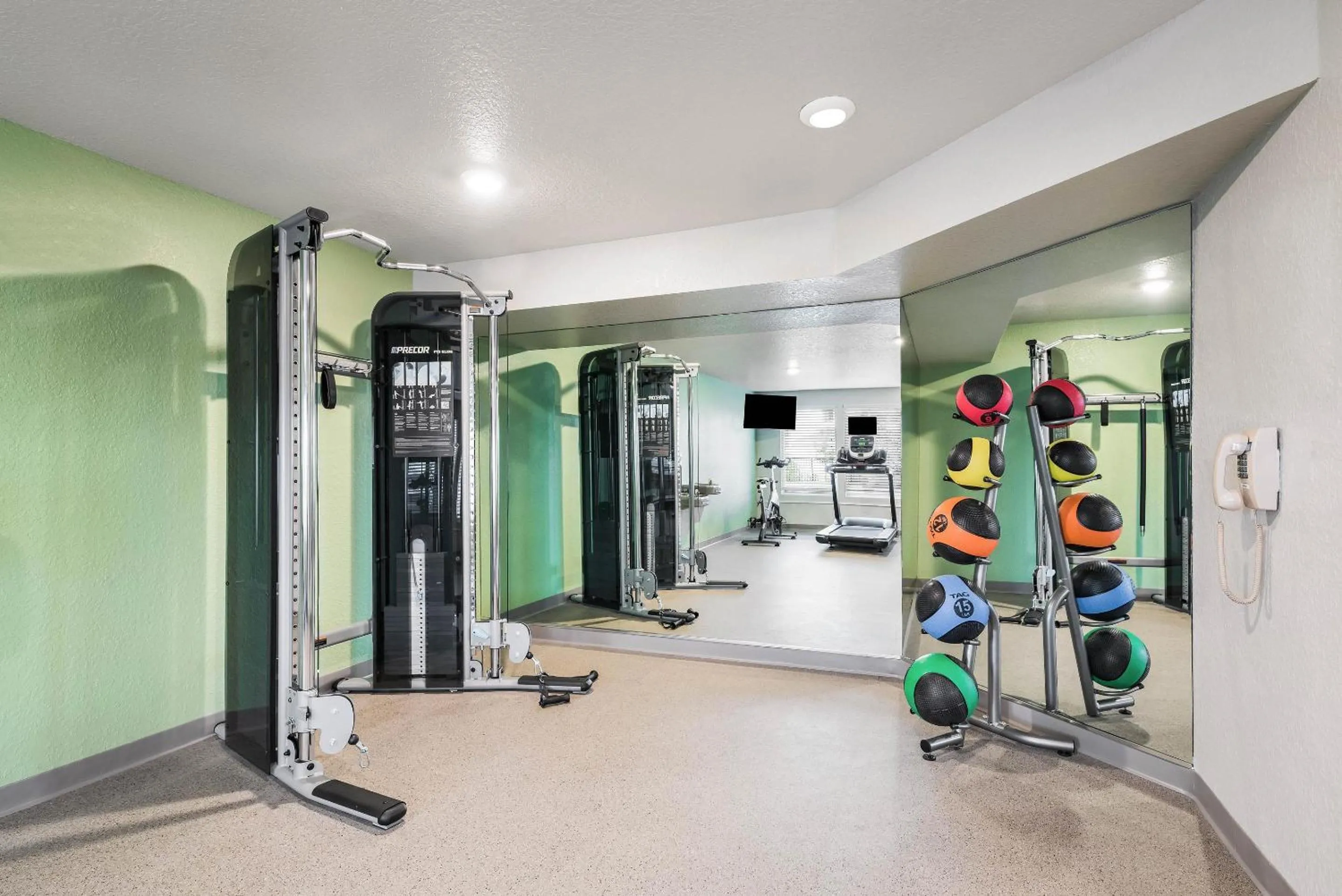 Fitness centre/facilities in WoodSpring Suites Davenport FL