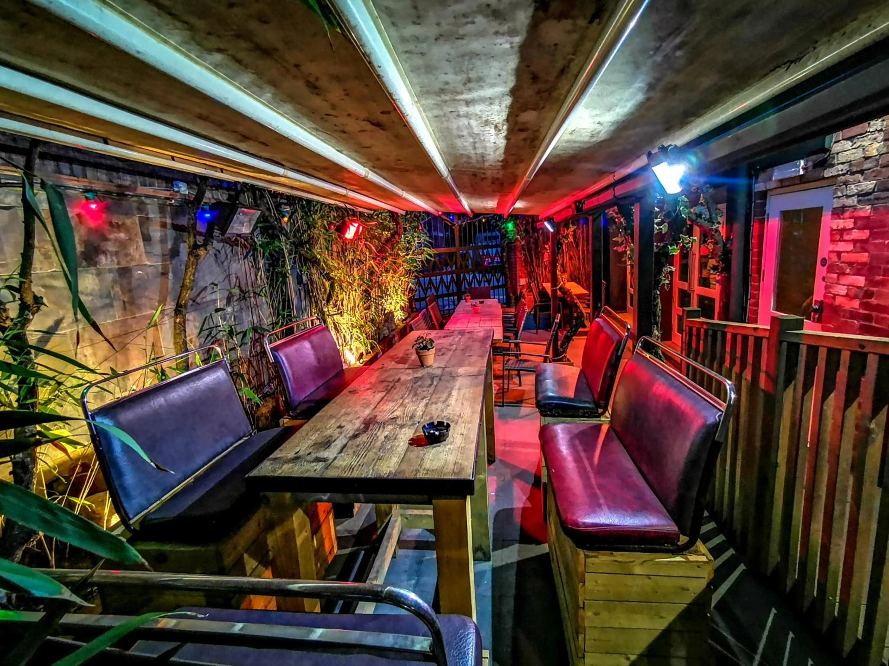 OX Hotel, Bar, & Grill