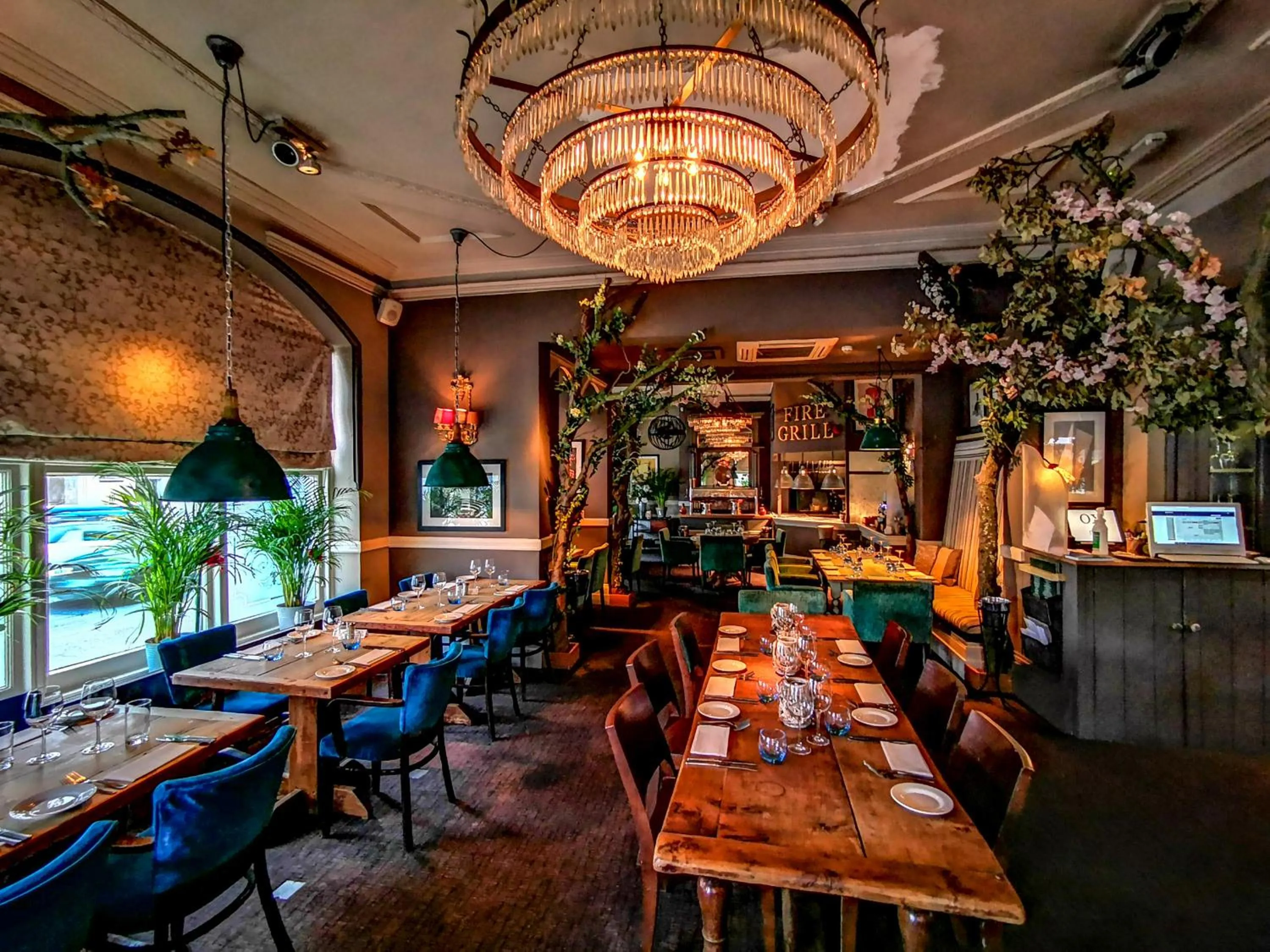 OX Hotel, Bar, & Grill