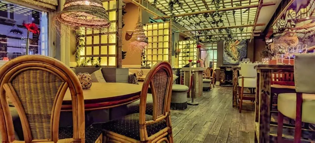 OX Hotel, Bar, & Grill