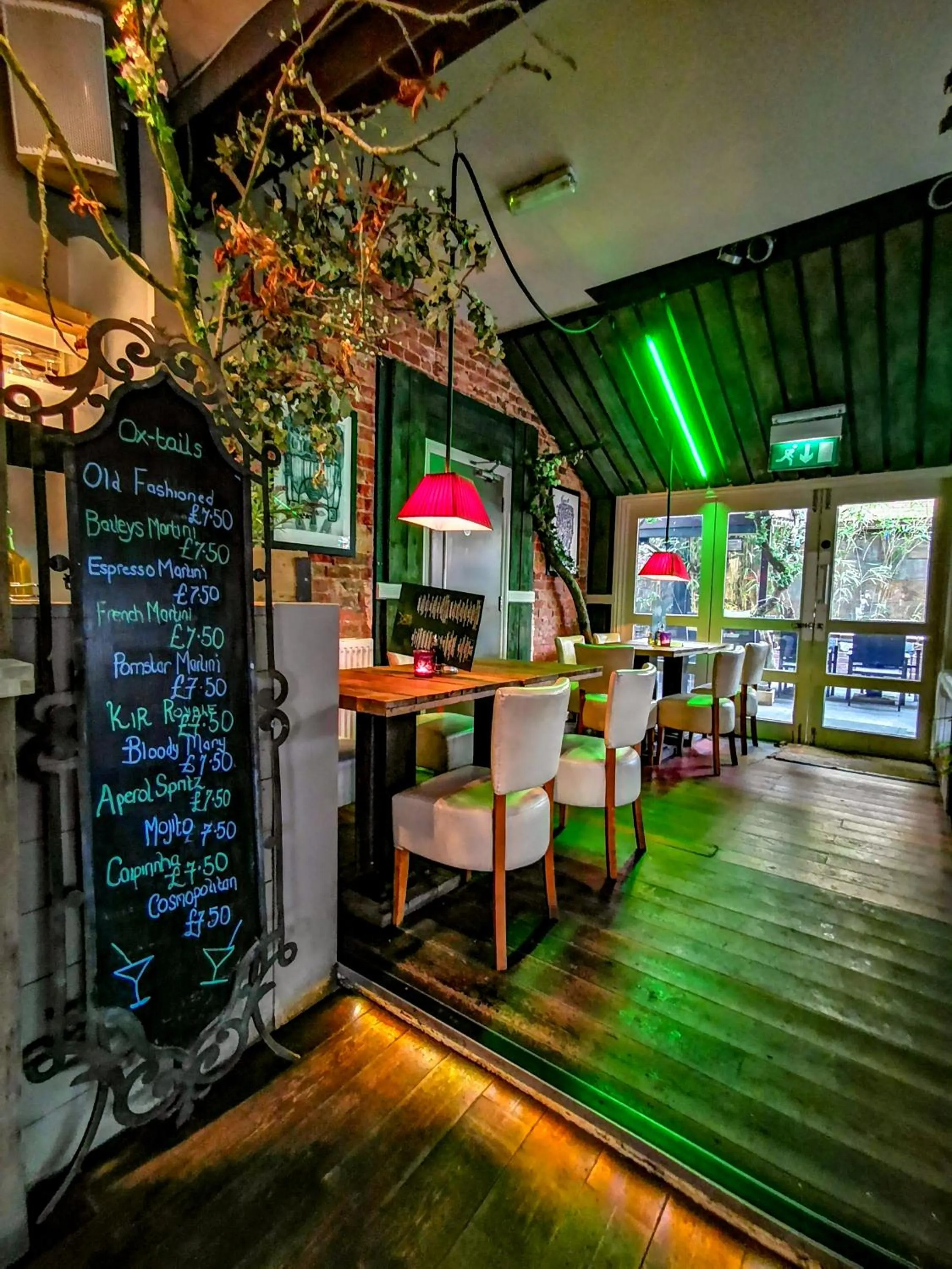 OX Hotel, Bar, & Grill