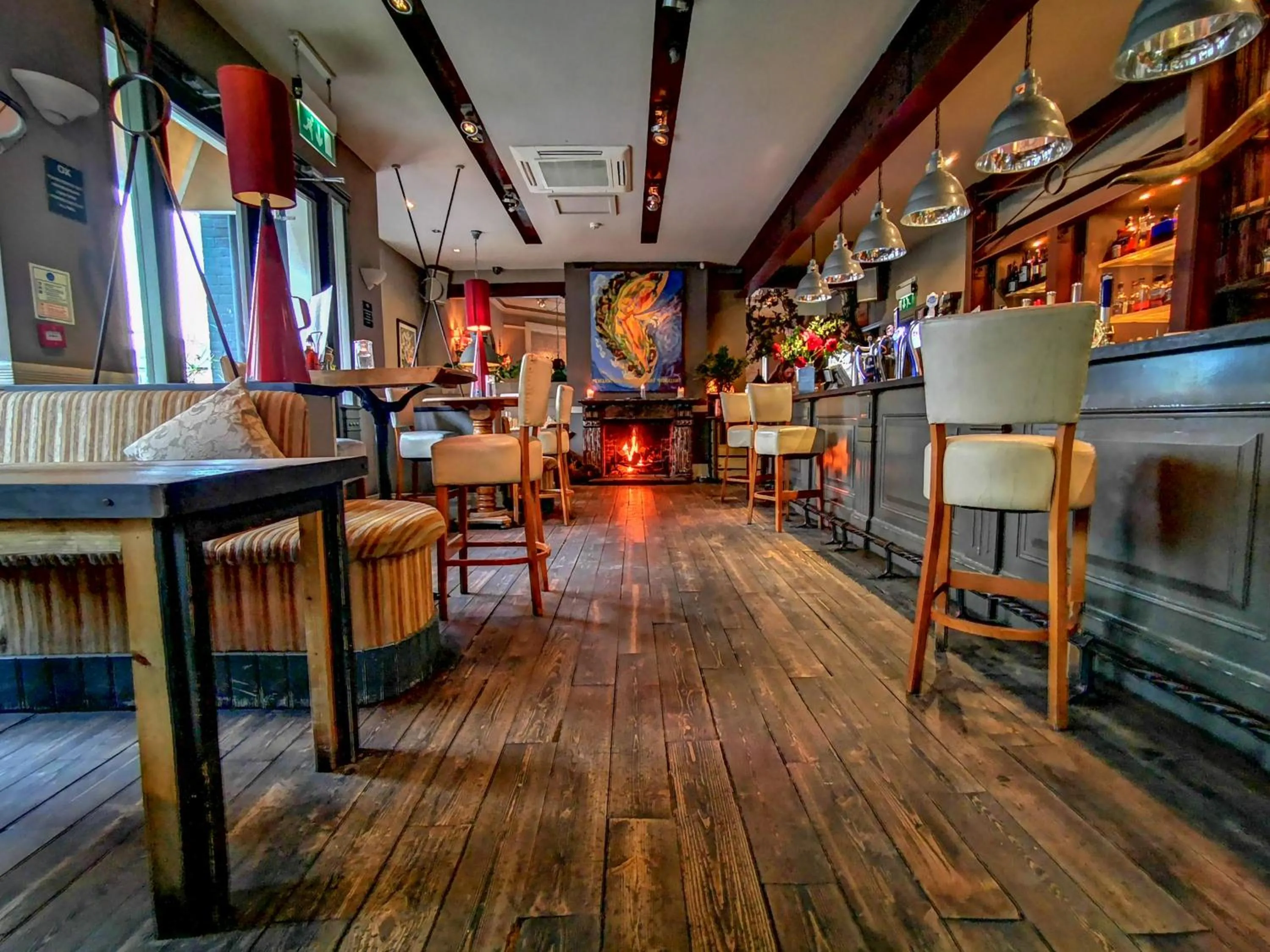 OX Hotel, Bar, & Grill