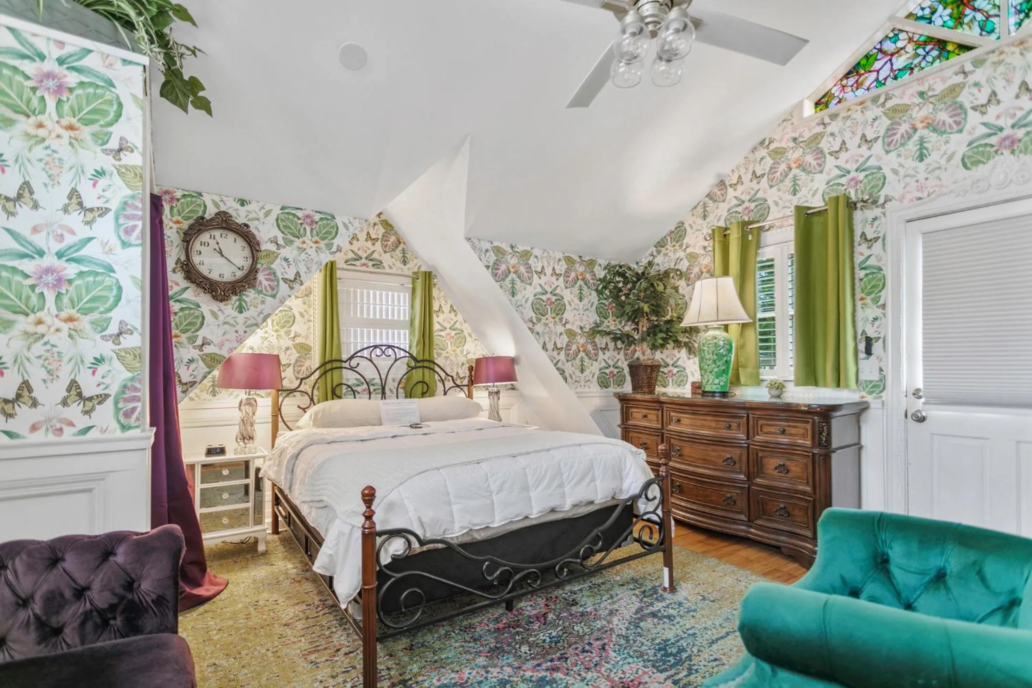 Bed in Casablanca Inn on the Bay