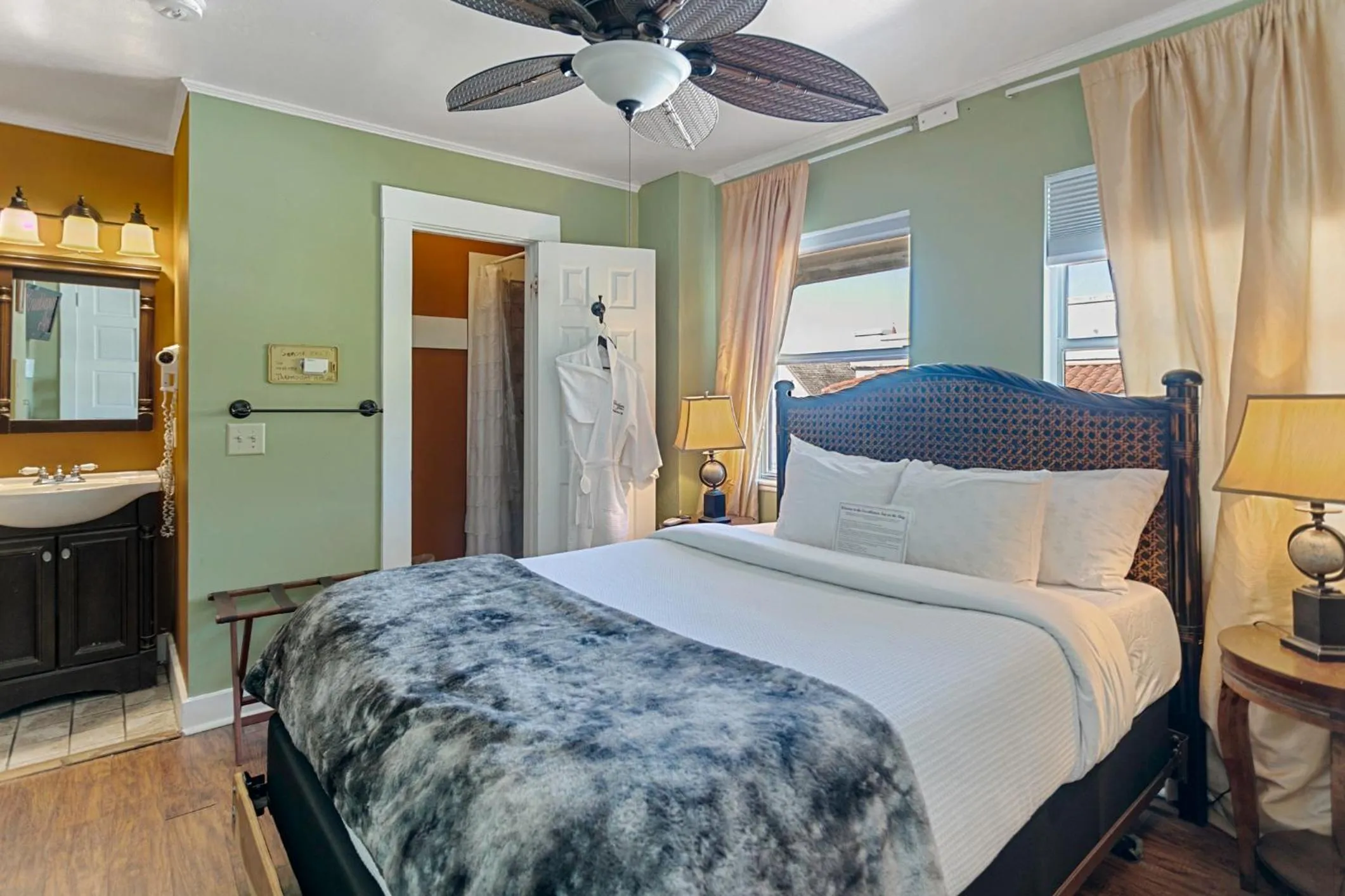 Bed in Casablanca Inn on the Bay