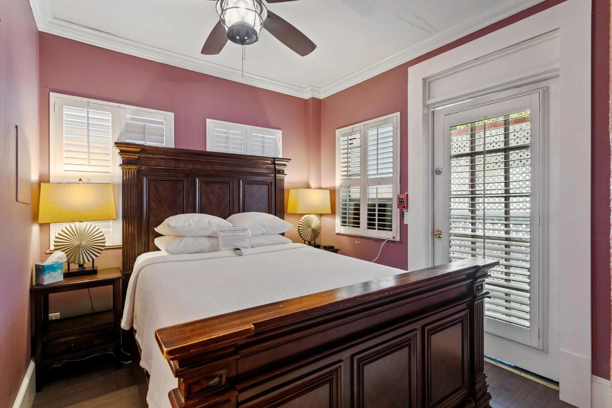 Bed in Casablanca Inn on the Bay