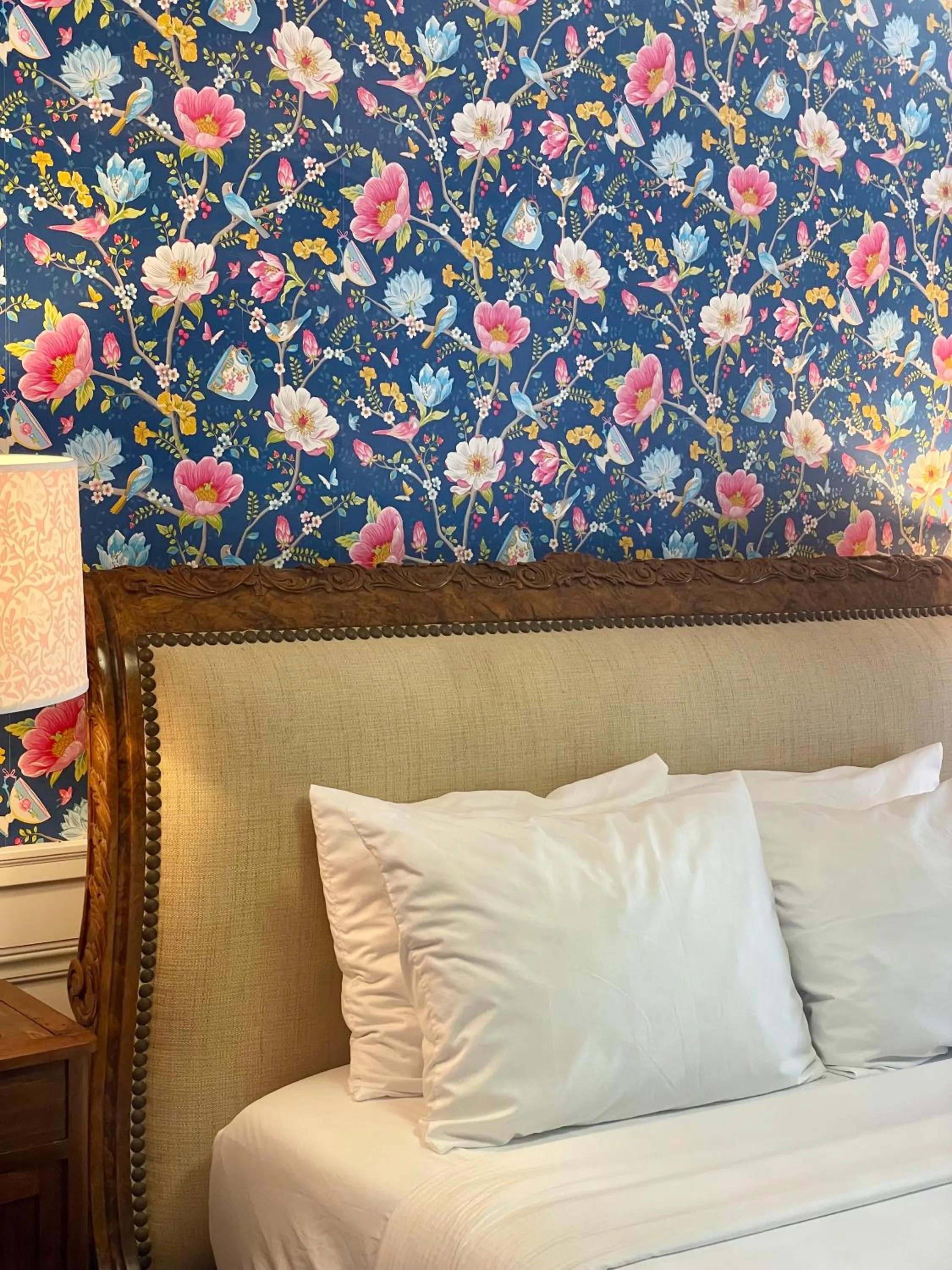 Bed in Casablanca Inn on the Bay