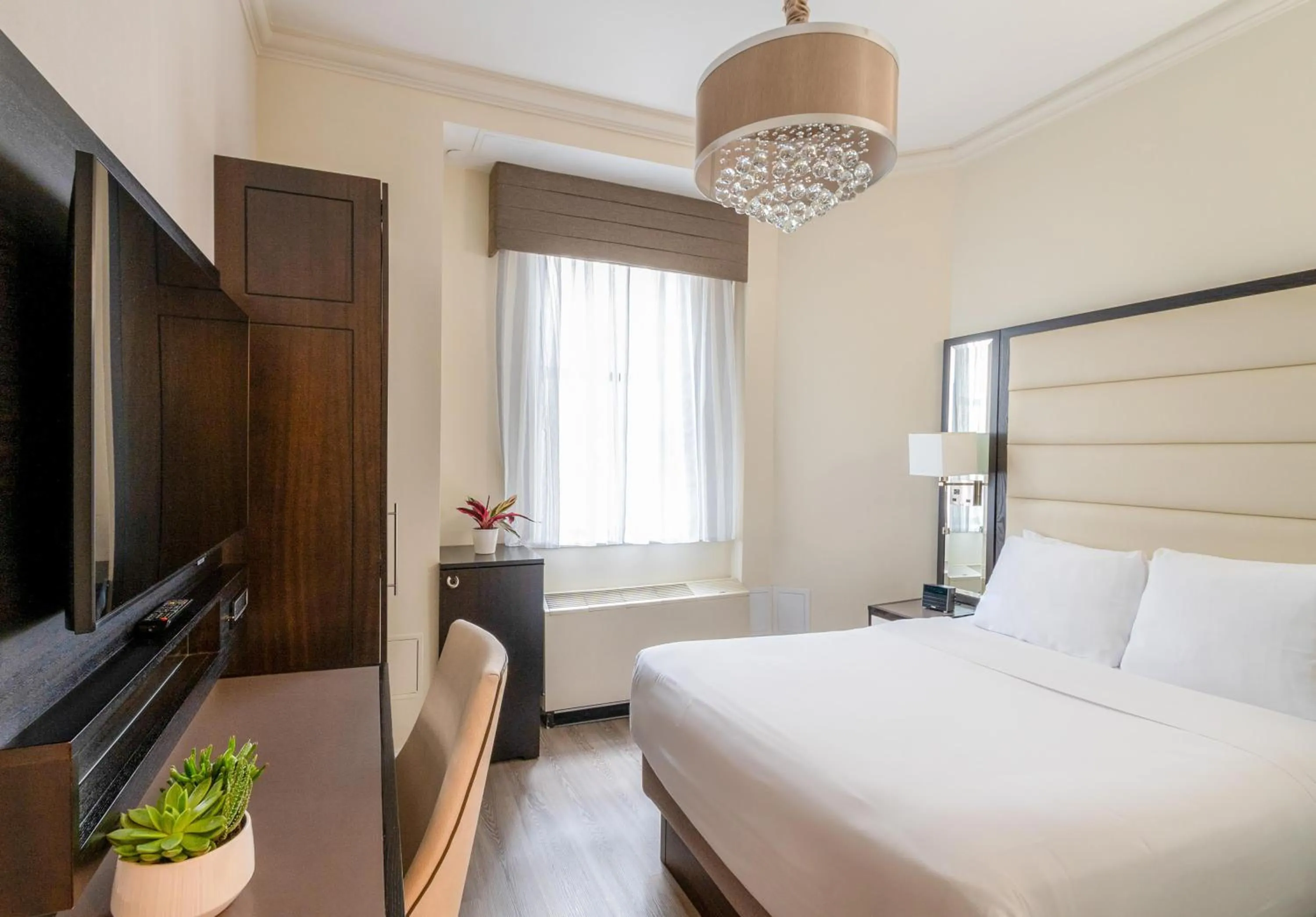 Bedroom, Bed in Park South Hotel, part of JdV by Hyatt