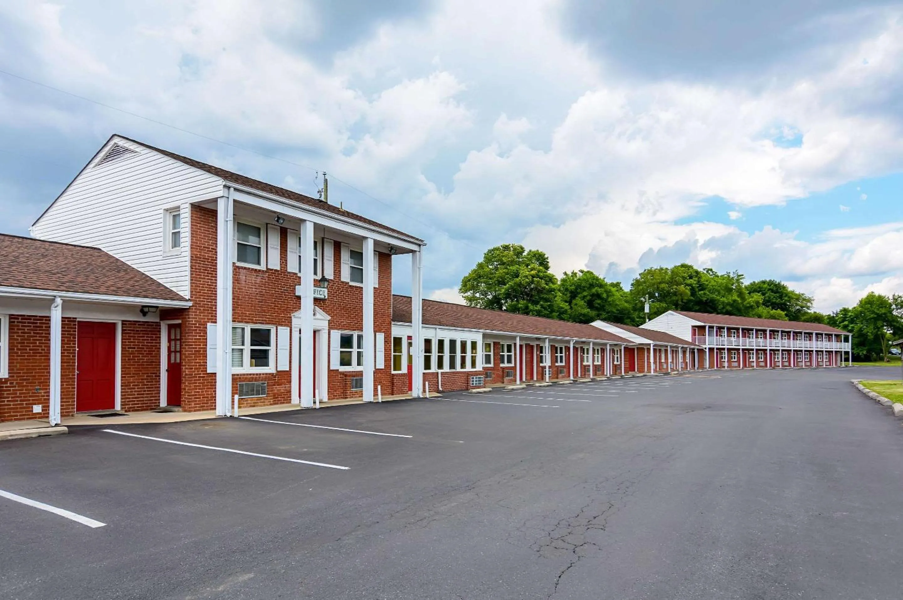 Property building in Econo Lodge Woodstock - Shenandoah Valley I-81