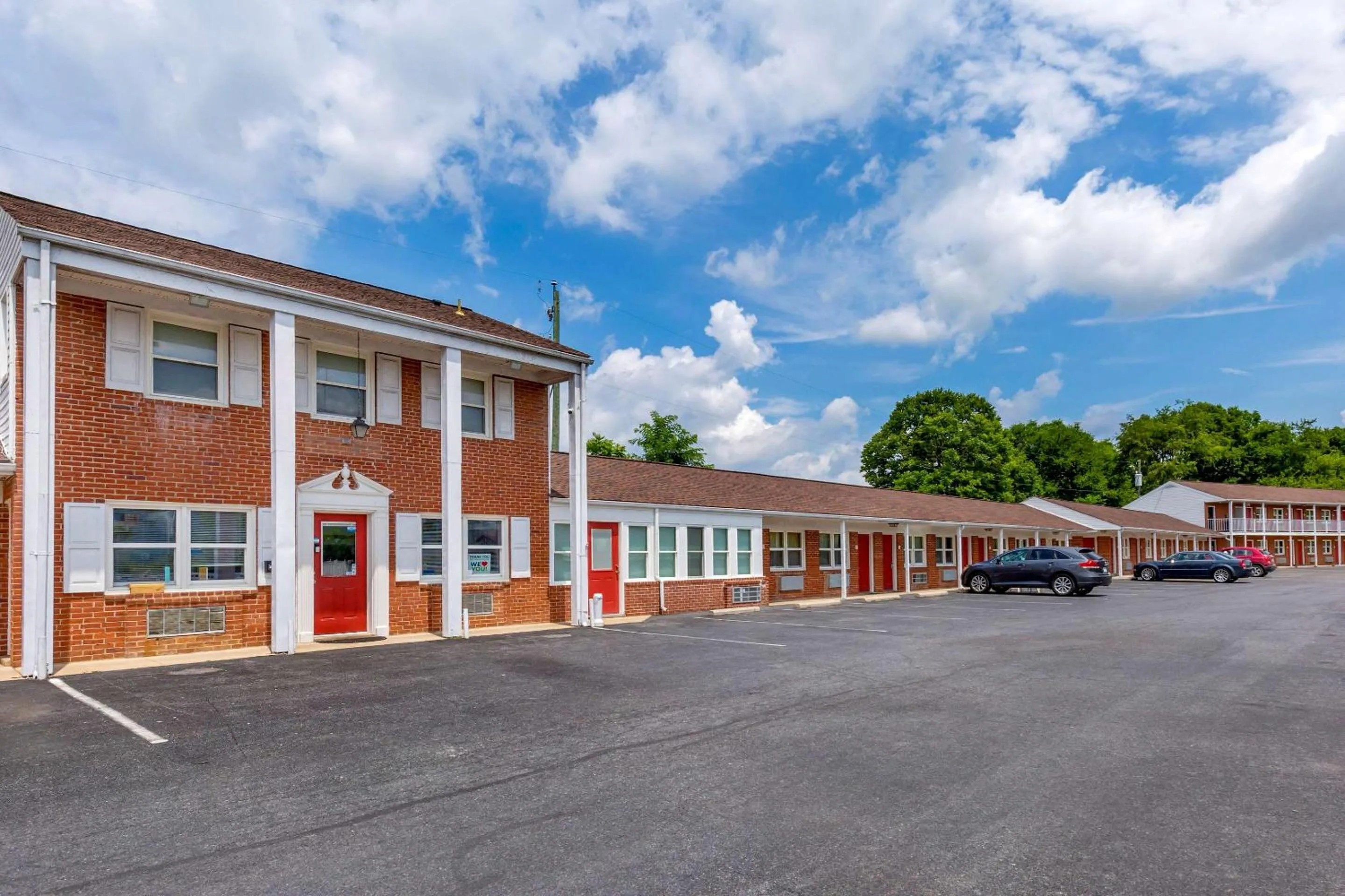 Property building in Econo Lodge Woodstock - Shenandoah Valley I-81