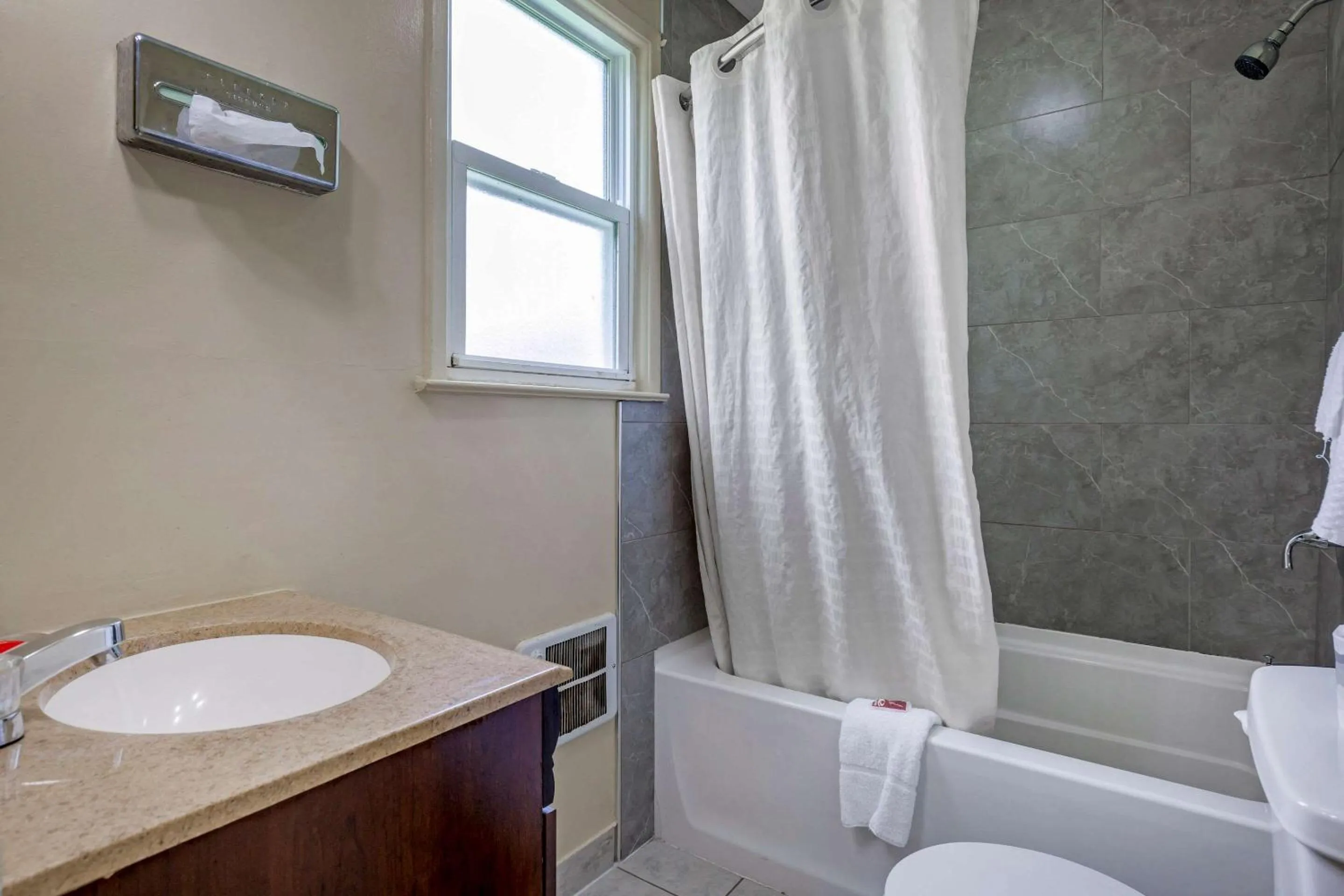 Bathroom in Econo Lodge Woodstock - Shenandoah Valley I-81