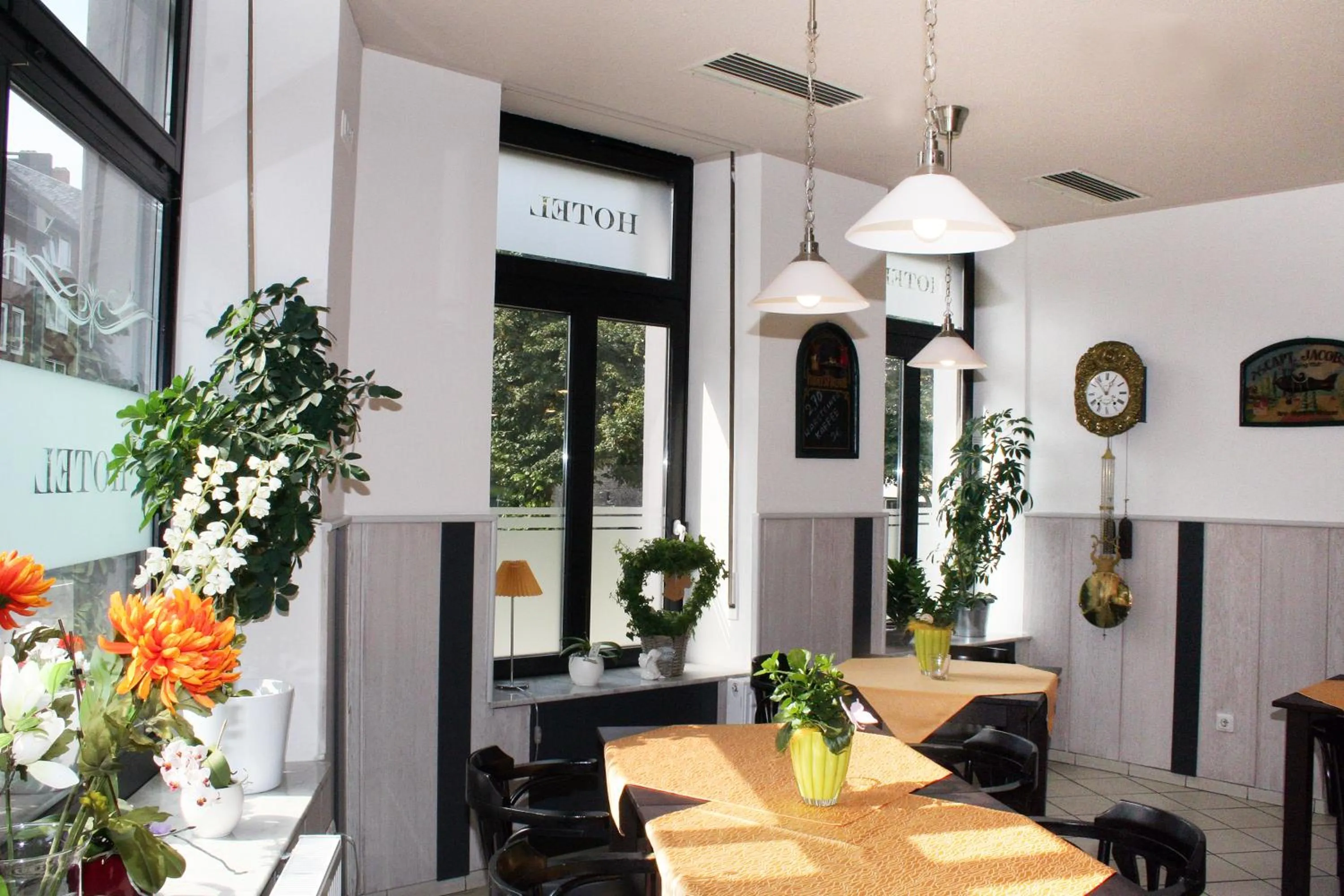 Restaurant/places to eat in Hotel Klenkes am Bahnhof