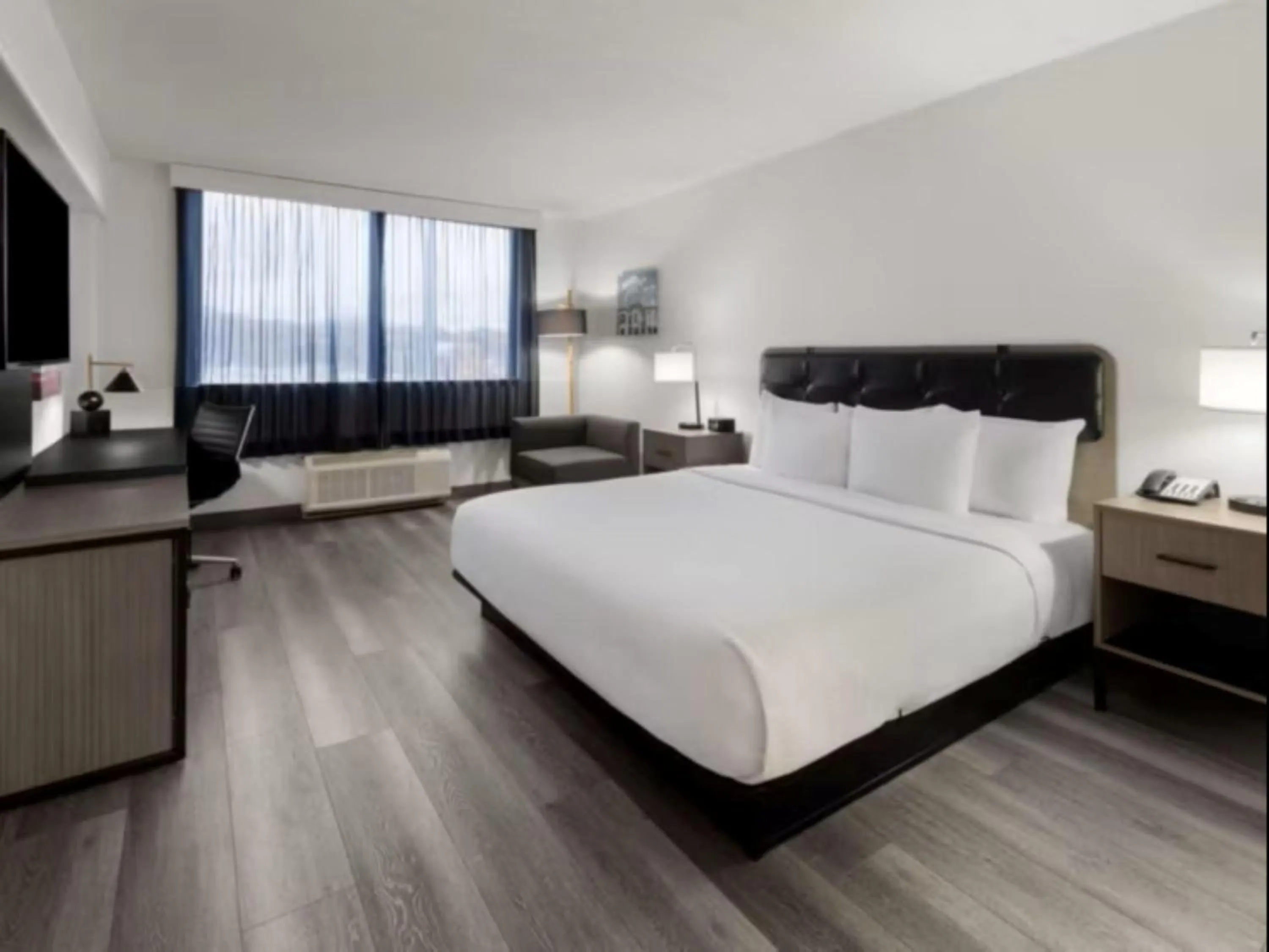 Bedroom, Bed in Holiday Inn Express & Suites Washington DC - NoMA by IHG