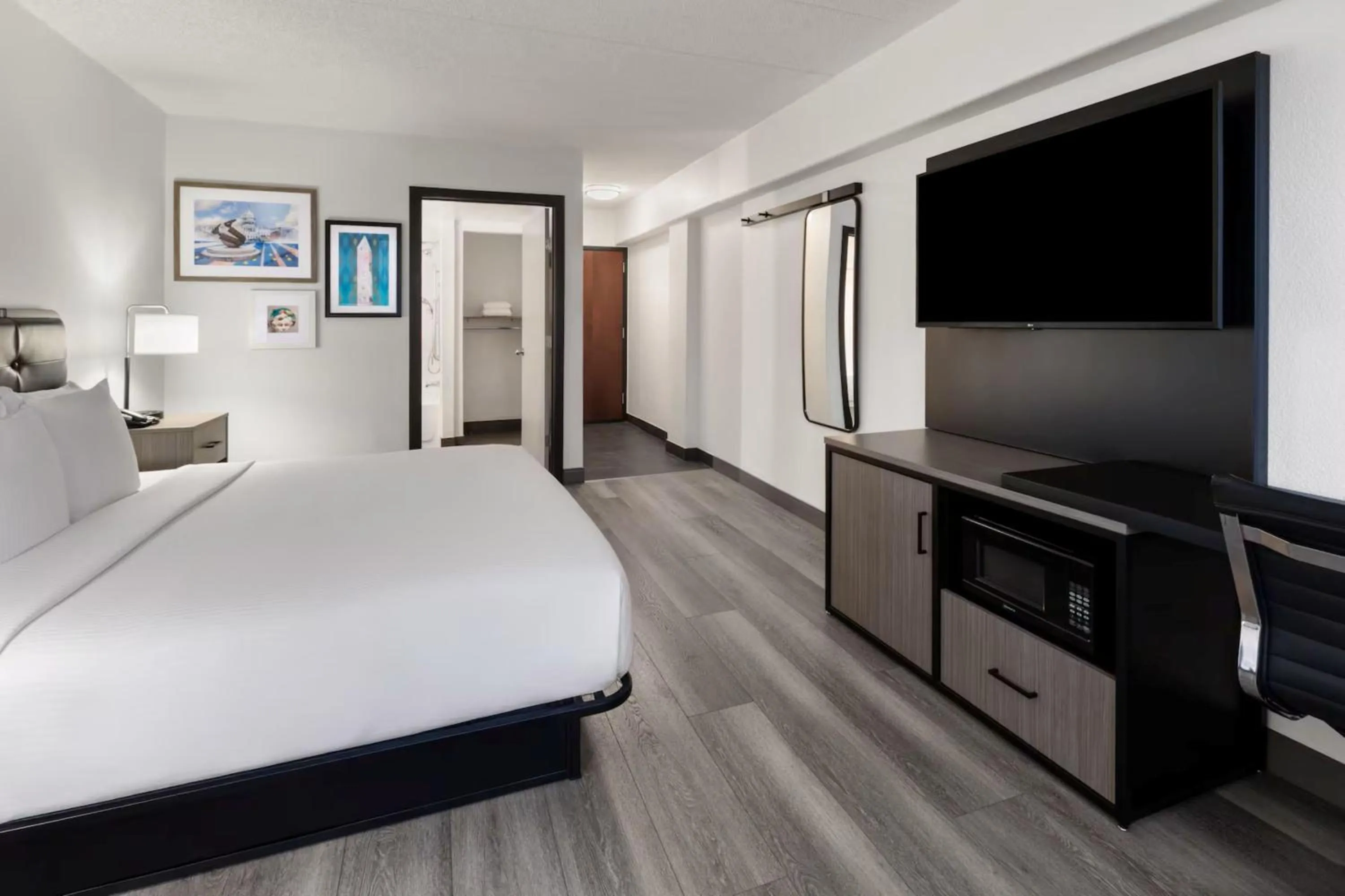 Photo of the whole room, Bed in Holiday Inn Express & Suites Washington DC - NoMA by IHG
