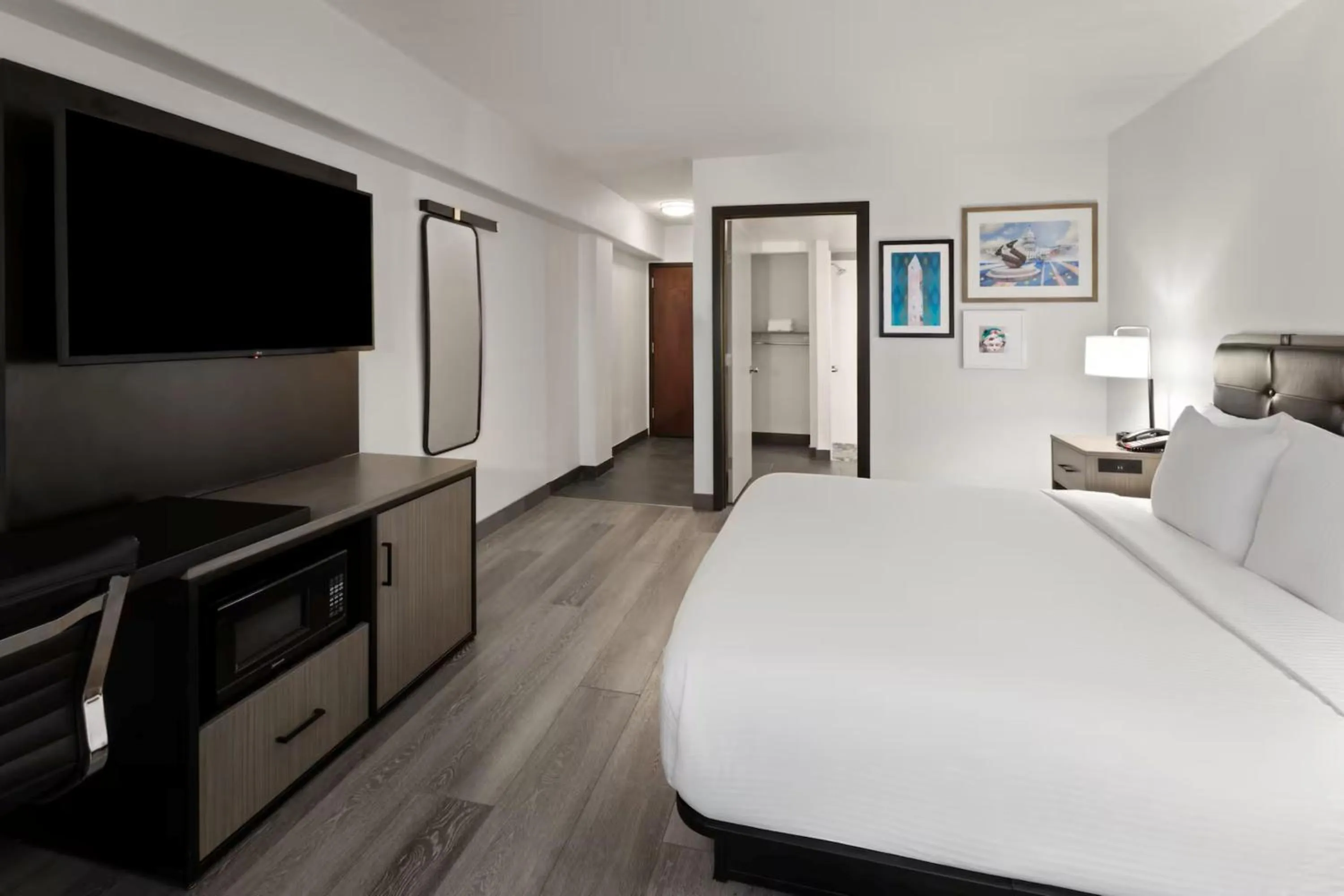 Photo of the whole room, Bed in Holiday Inn Express & Suites Washington DC - NoMA by IHG