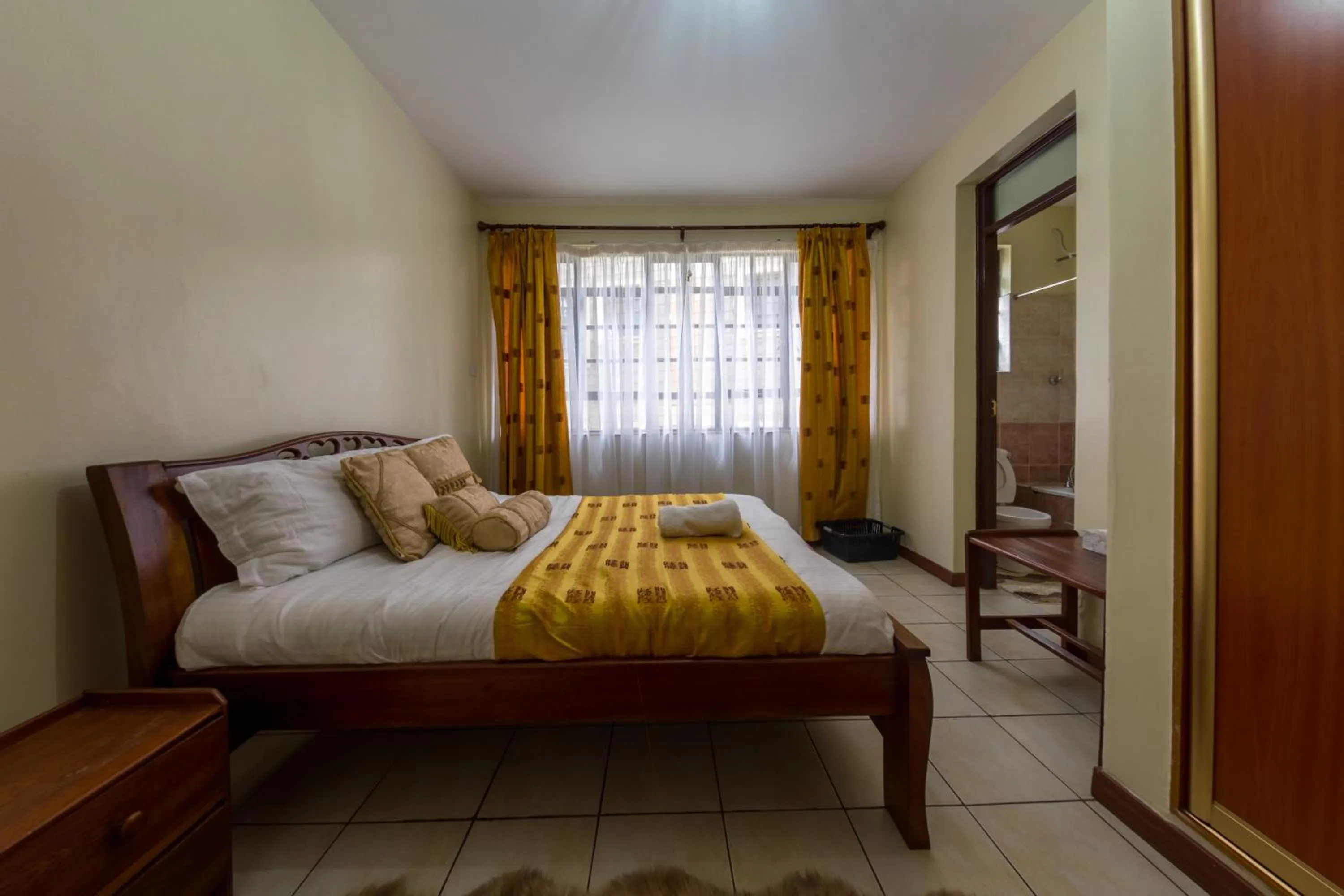 Photo of the whole room, Bed in Takdiri Homes