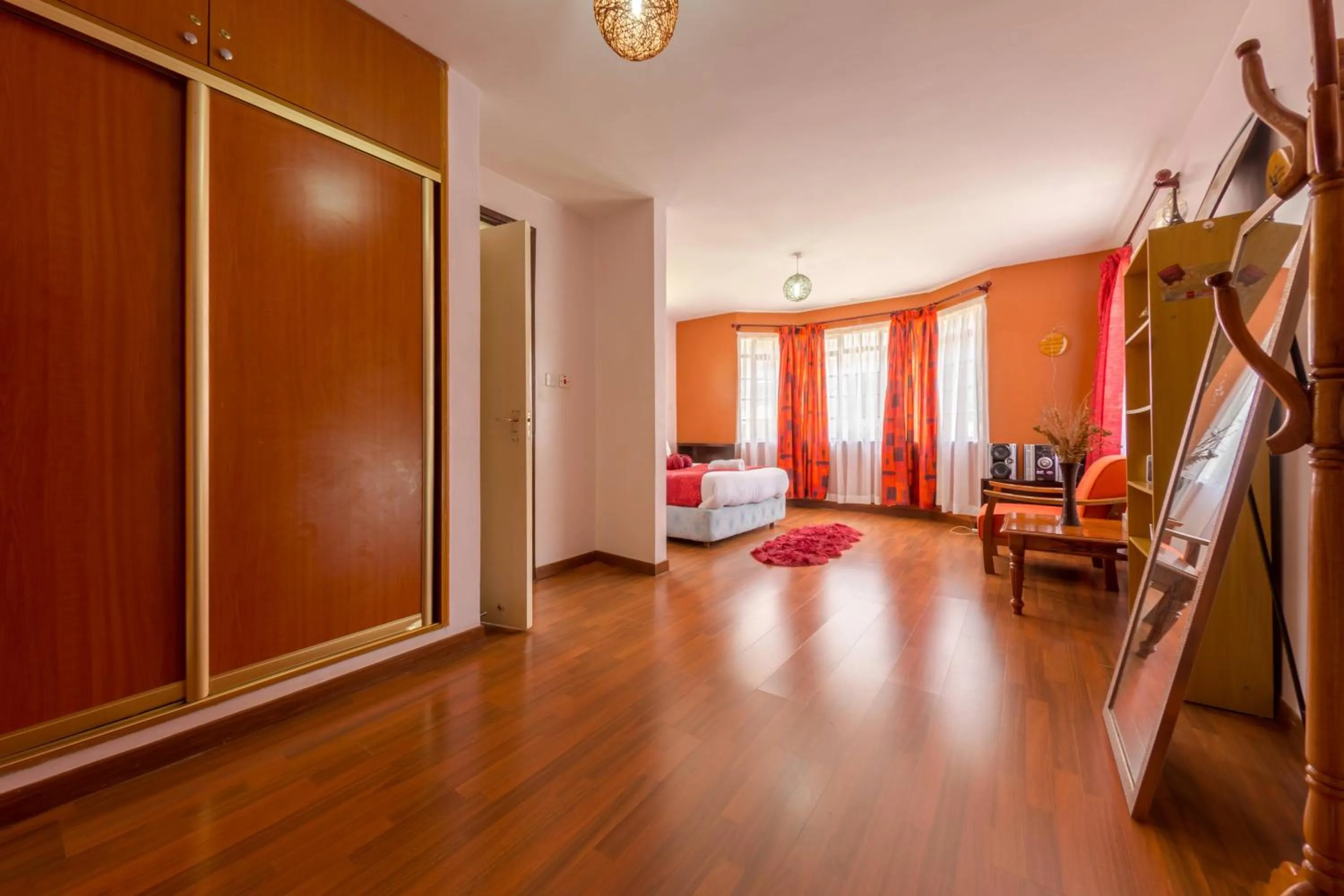 Photo of the whole room, Bed in Takdiri Homes