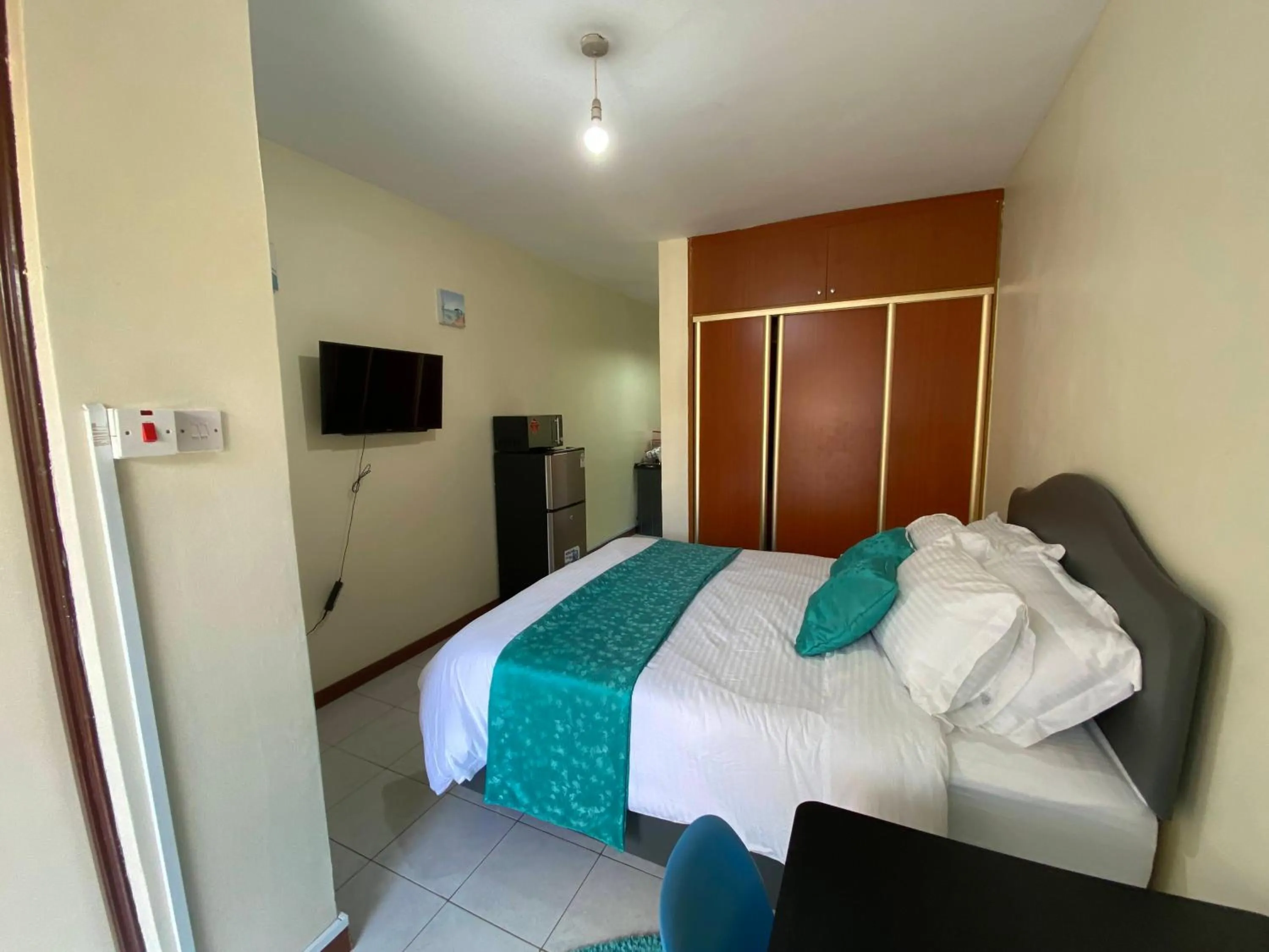 Photo of the whole room, Bed in Takdiri Homes