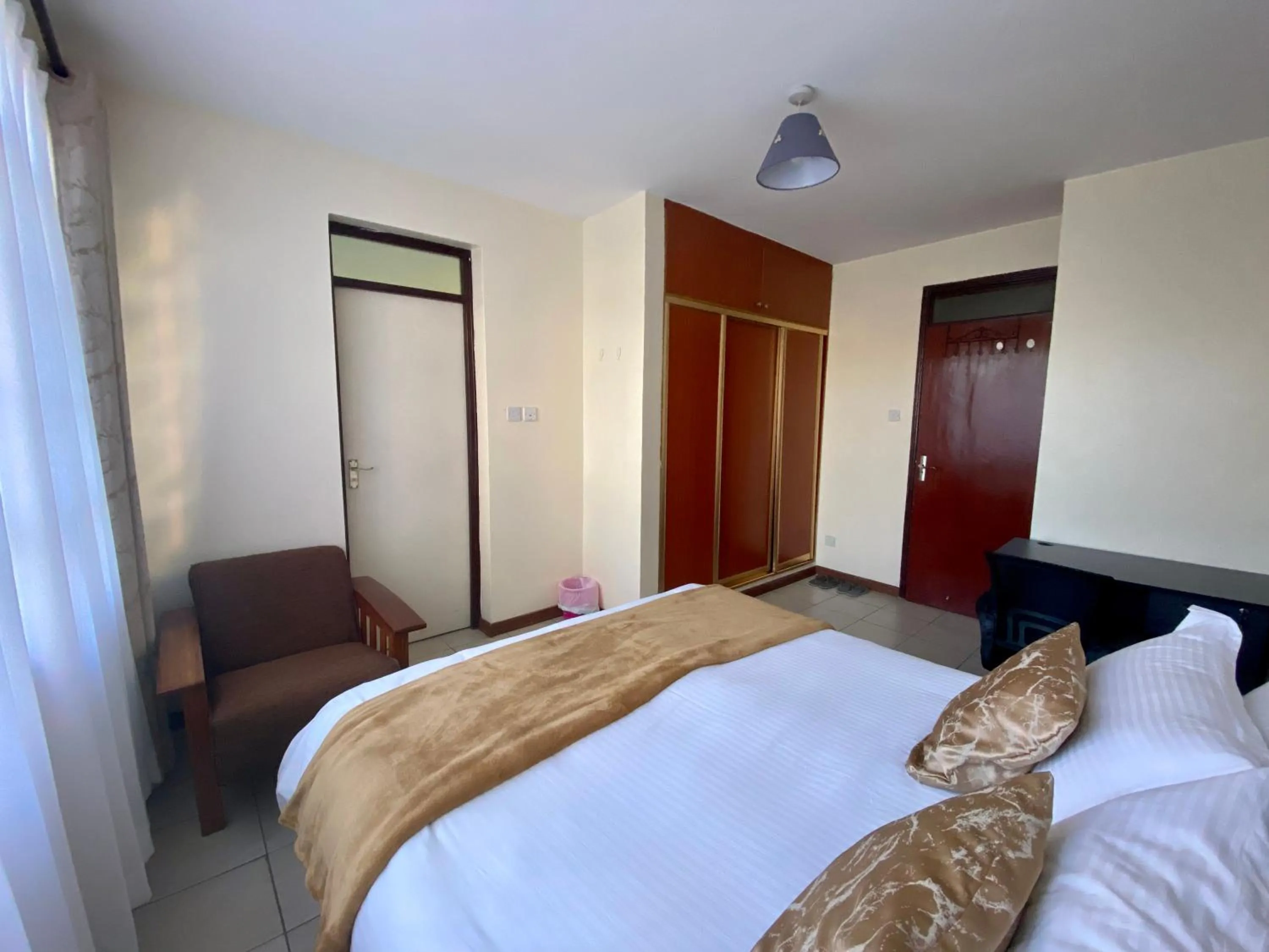 Photo of the whole room, Bed in Takdiri Homes