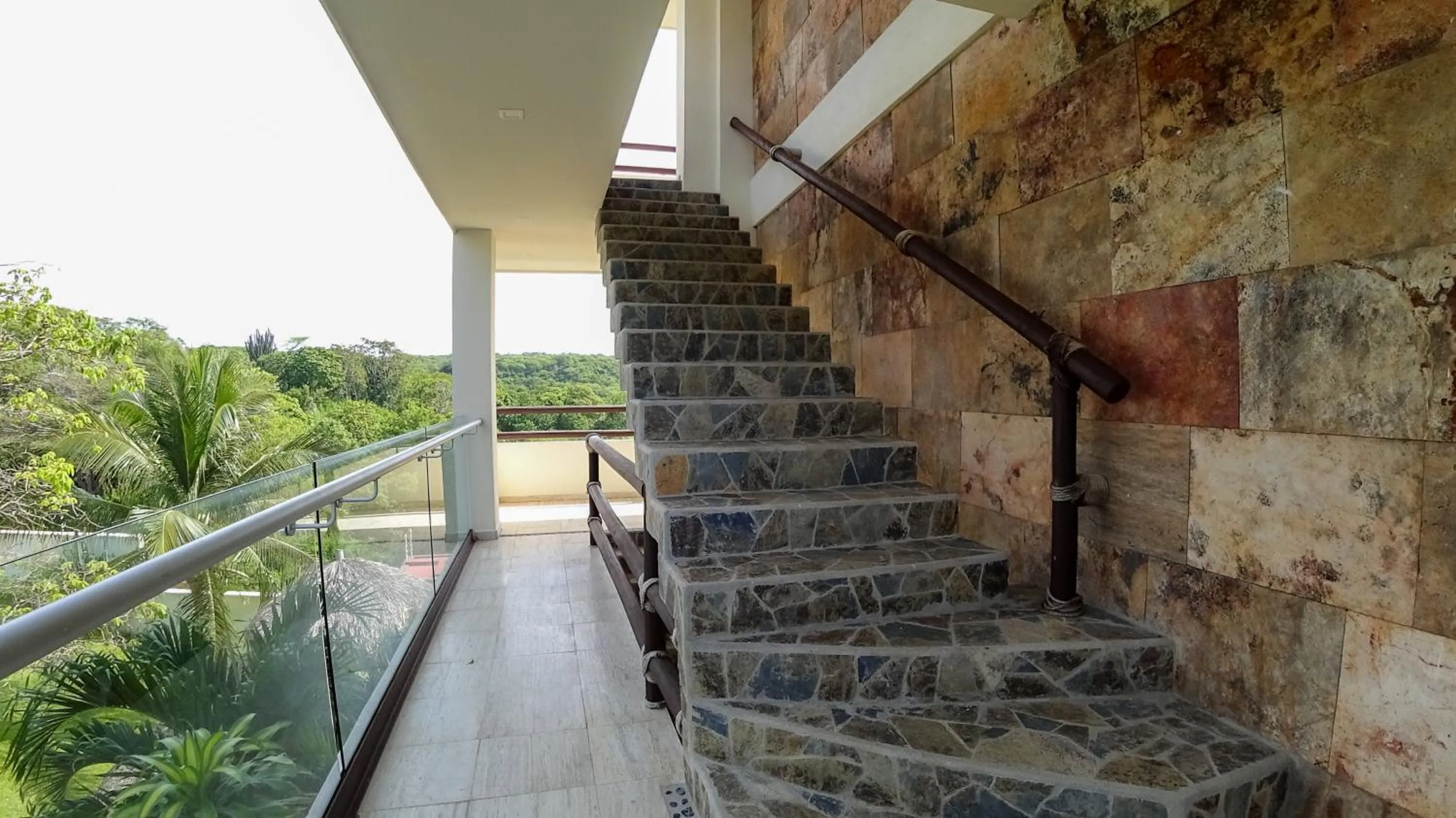 Balcony/Terrace in Pacific King Hotel