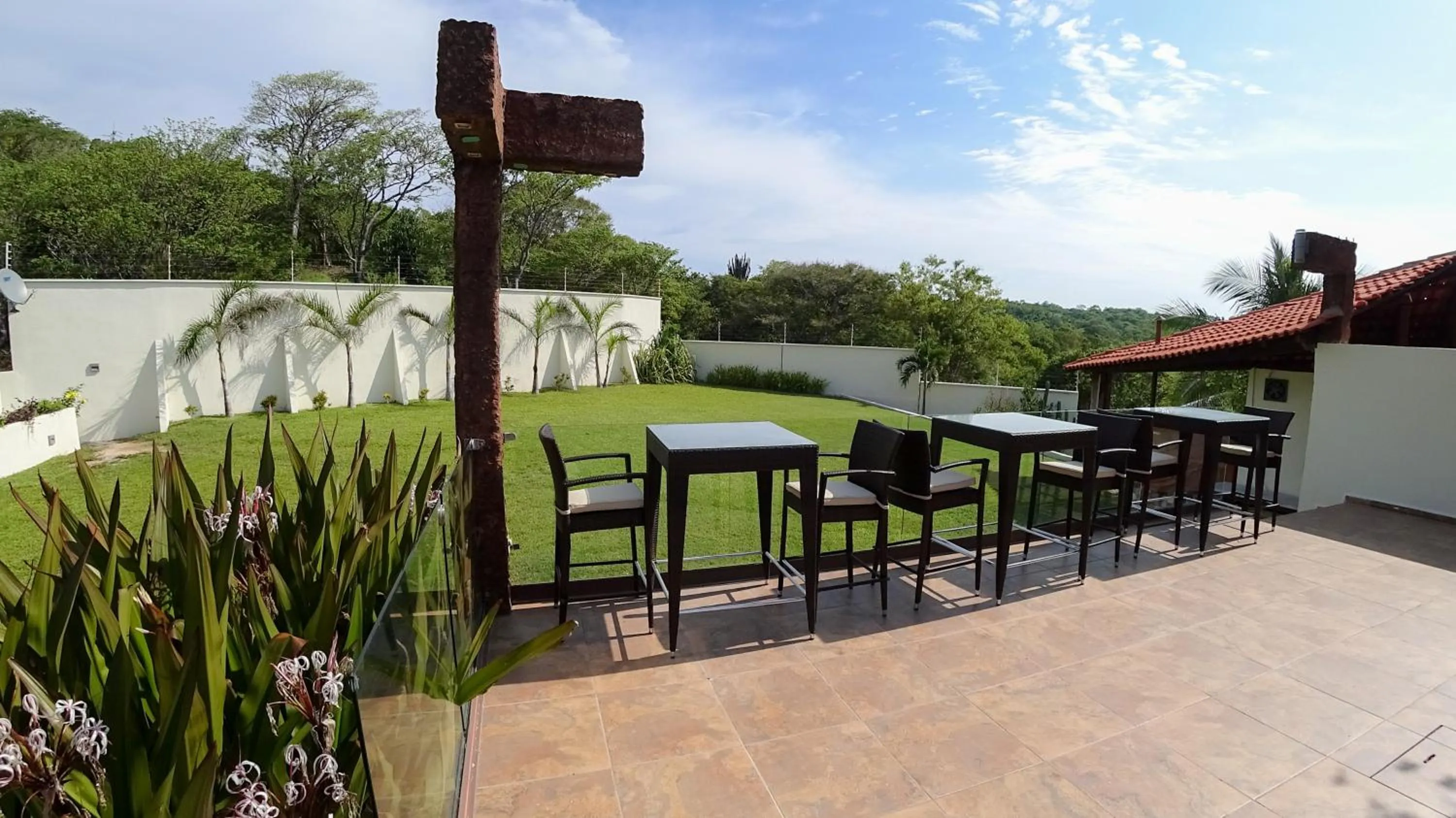 Patio in Pacific King Hotel