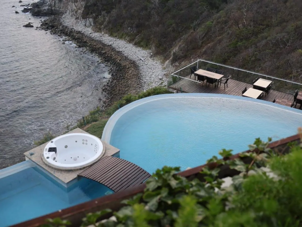 Swimming pool in Pacific King Hotel